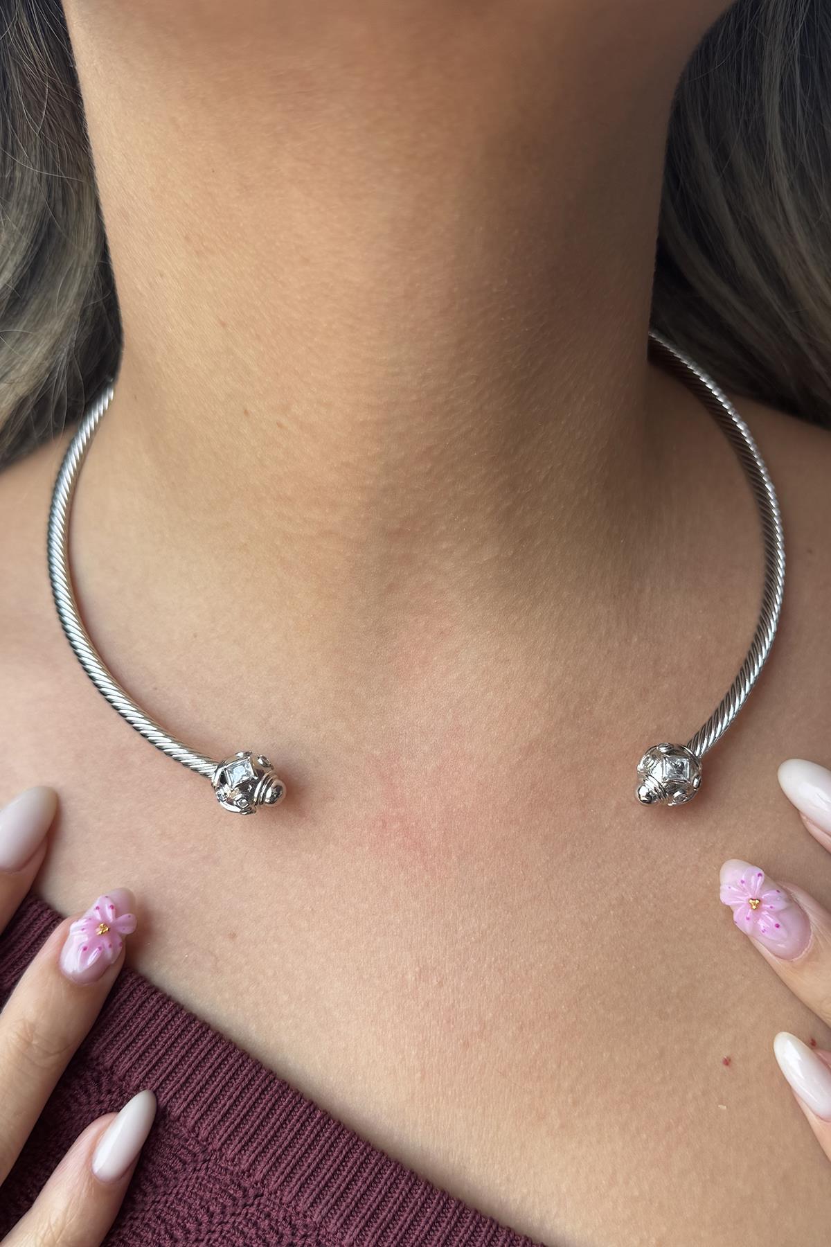 Gümüş Renk Taş Detaylı Metal Choker Kolye