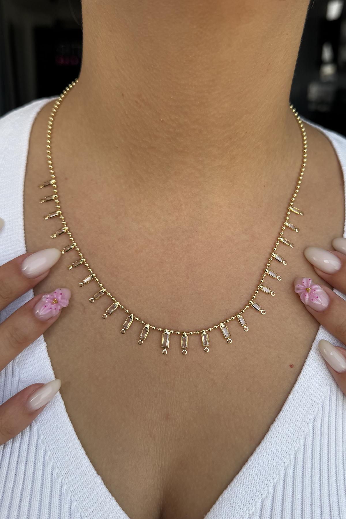 Altın Renk Taş Detaylı Kolye