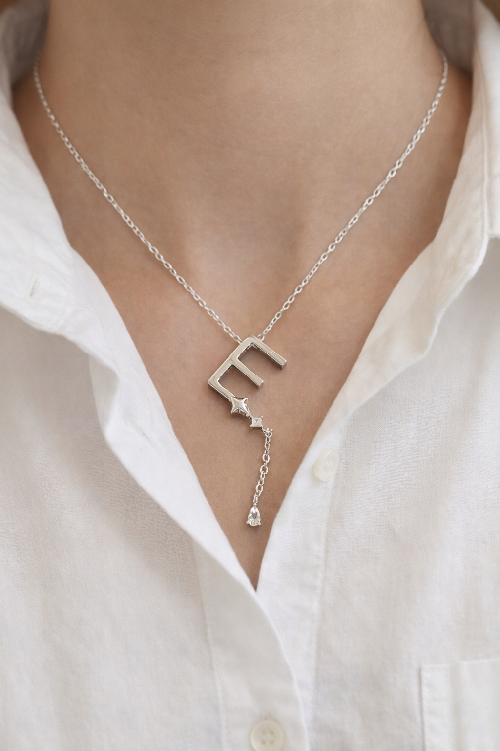 Gümüş Renk Harfli E Taş Detaylı Çelik Kolye