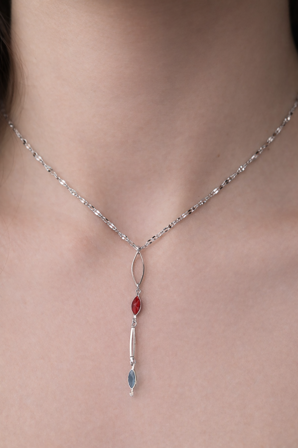 Gümüş Renk Taş Detaylı Çelik Y Kolye