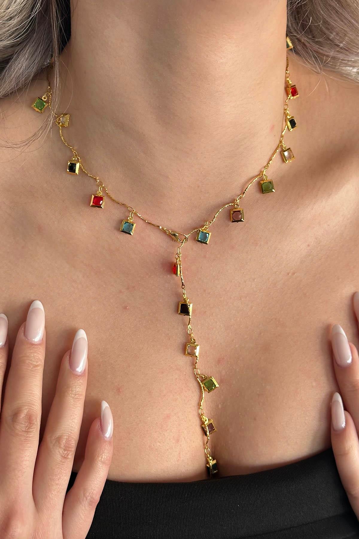 Altın Renk Taş Detaylı Çelik Y Kolye