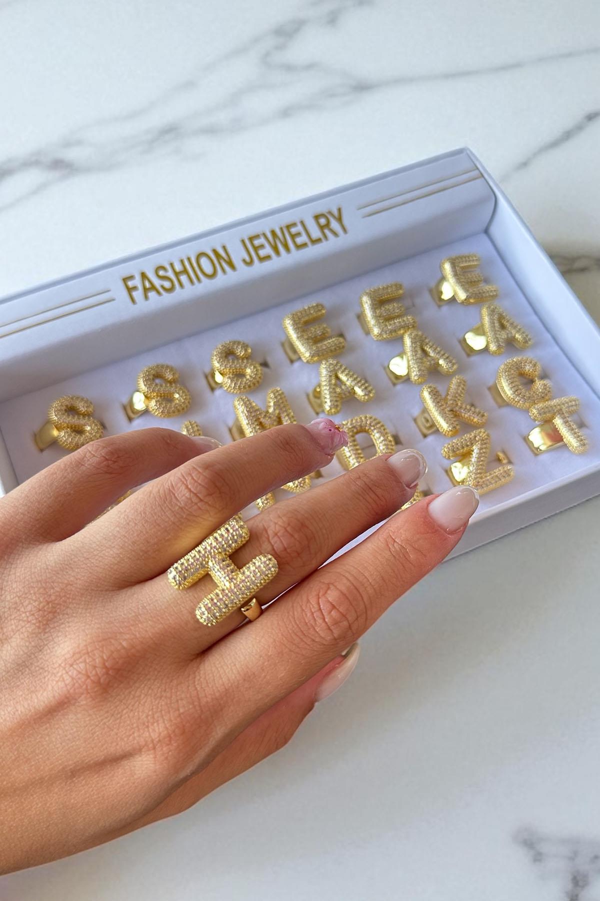 Altın Renk 24'lü Taş Detaylı Harf Yüzük Set