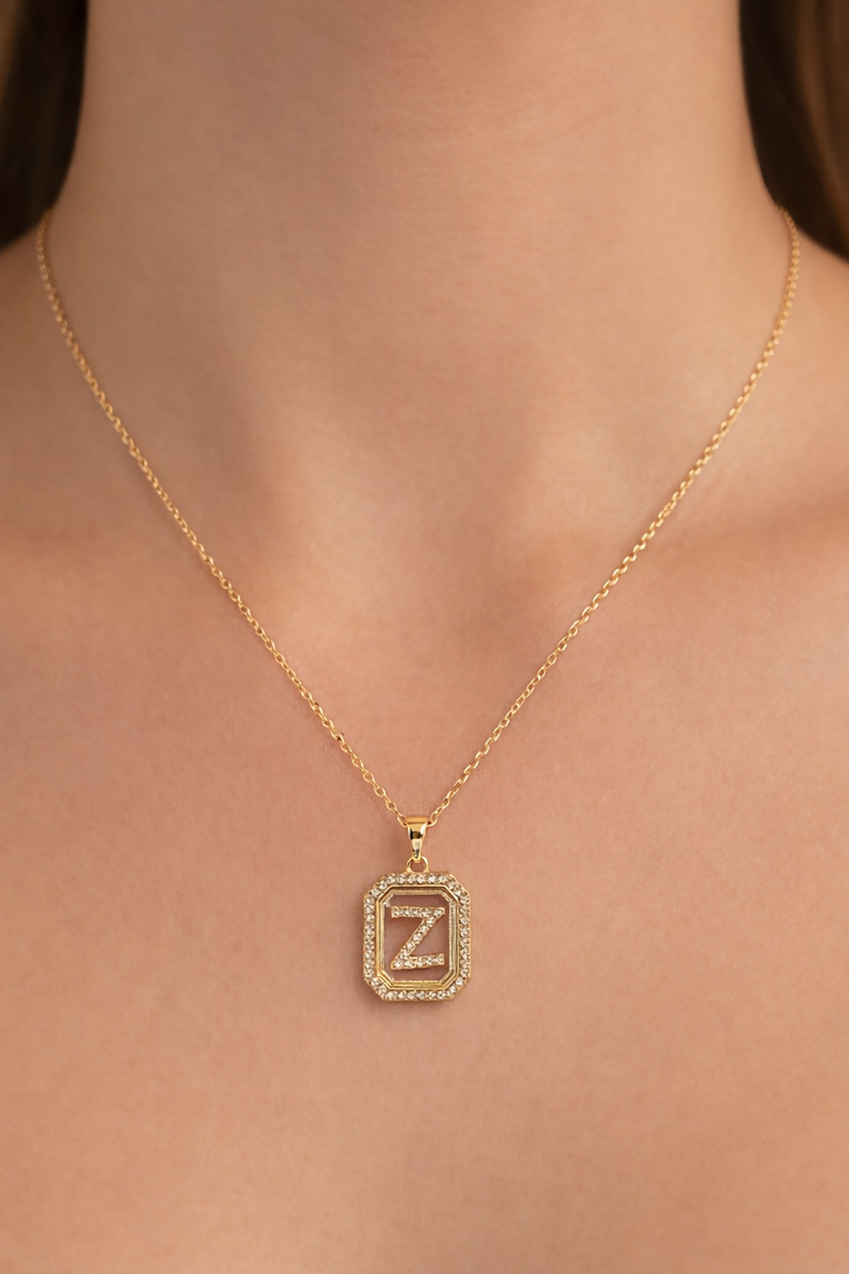 Altın Renk Z Harf Taş Detaylı Çelik Kolye