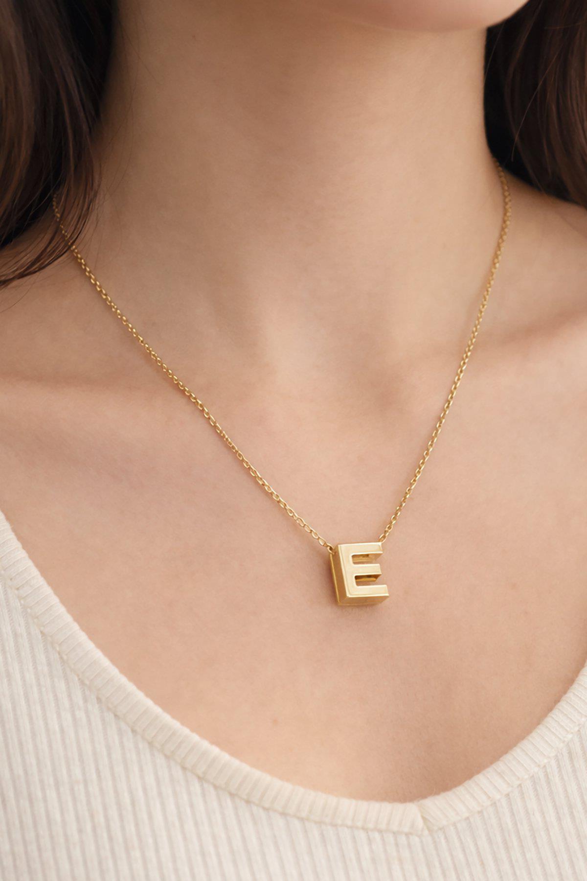 Altın Renk E Harf Çelik Kolye