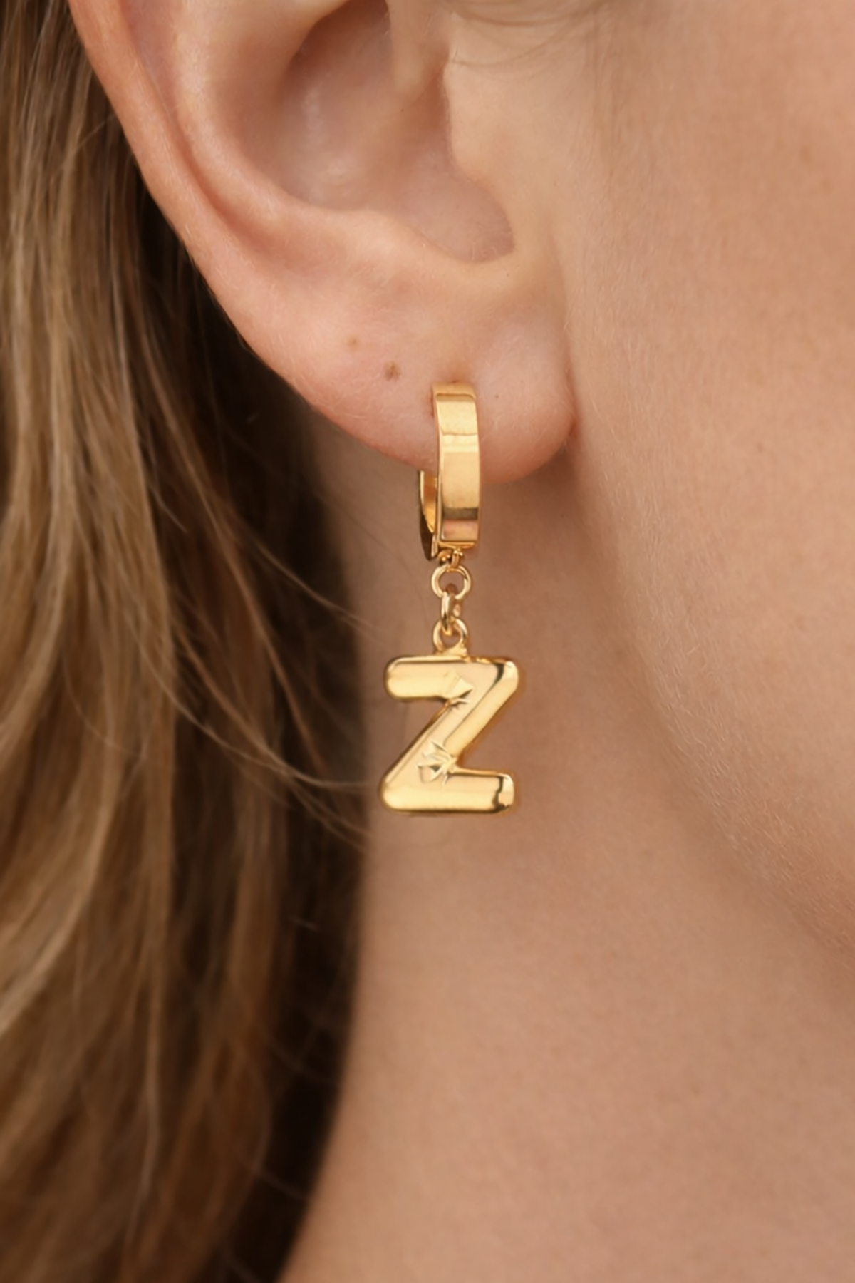 Altın Renk Z Harf Çelik Küpe (Çift)