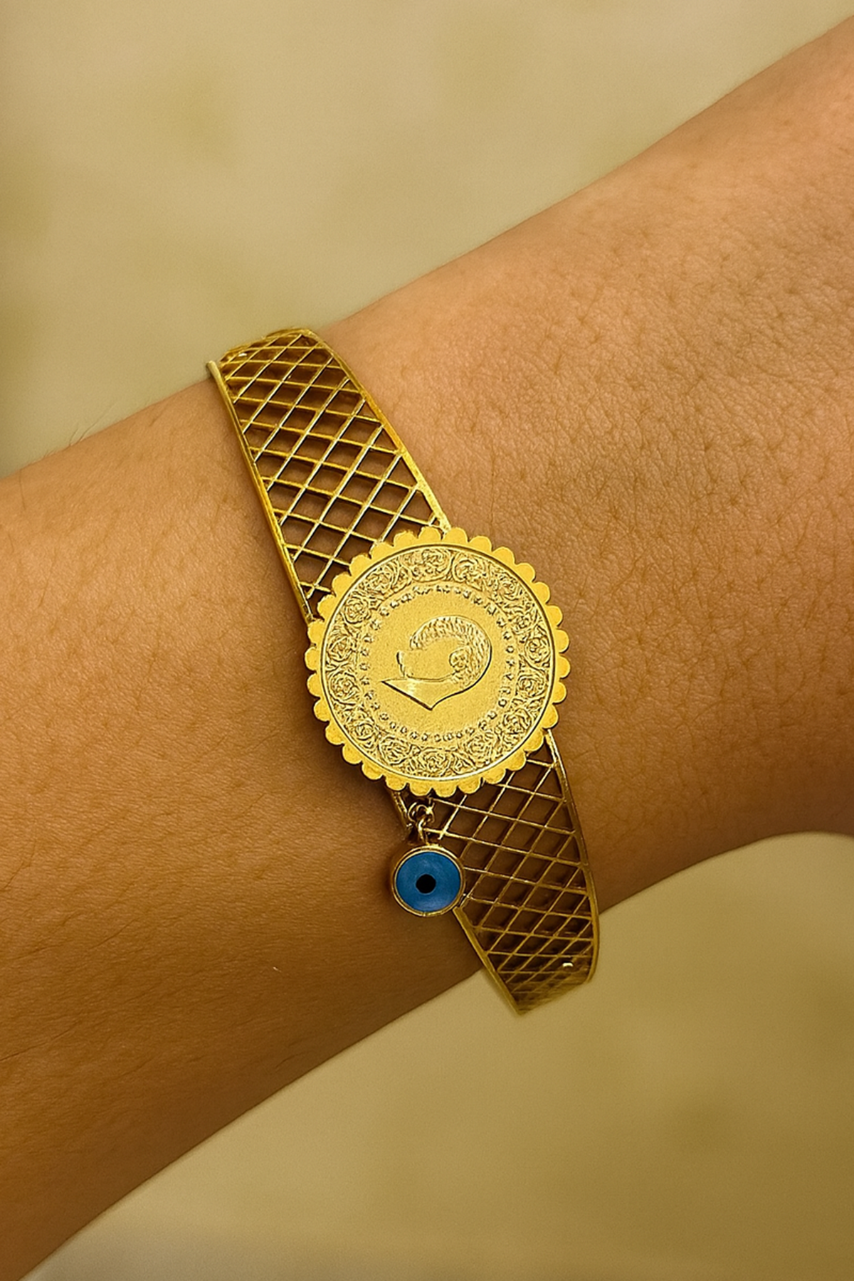 Altın Renk Çeyrek Figürlü Çelik Kelepçe Bileklik