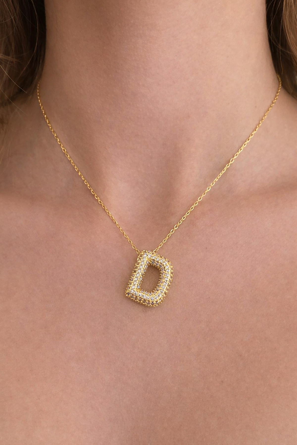 Altın Renk D Harf Taş Detaylı Çelik Kolye