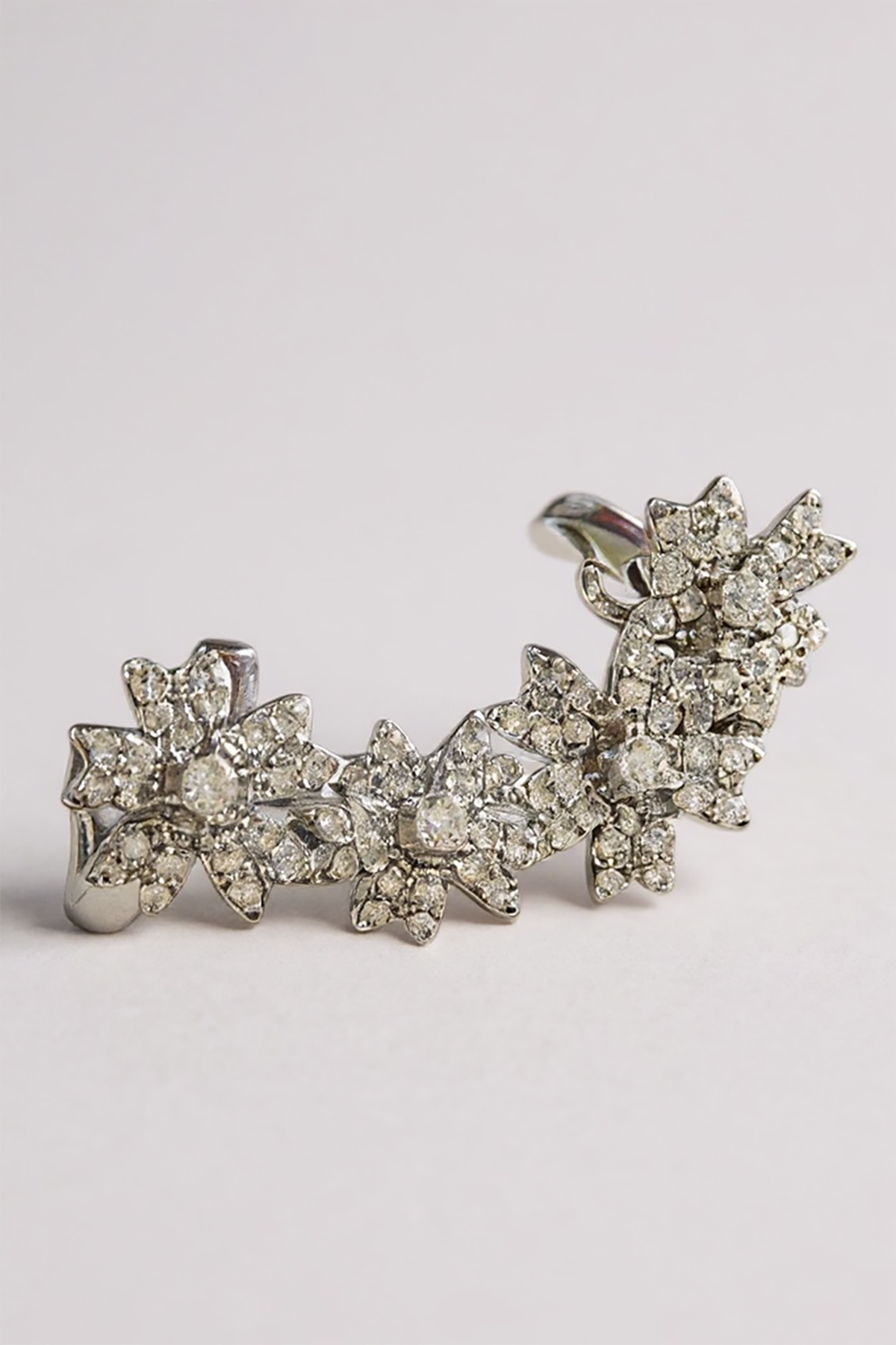 Gümüş Renk Çiçek Figürlü Taş Detaylı Ear Cuff (Tek)