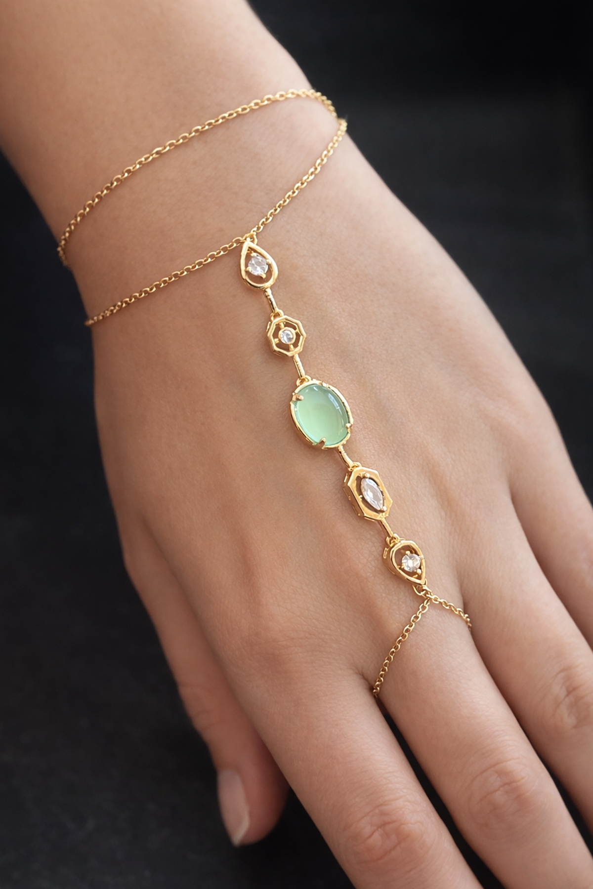 Altın Renk Taş Detaylı Çelik Şahmeran