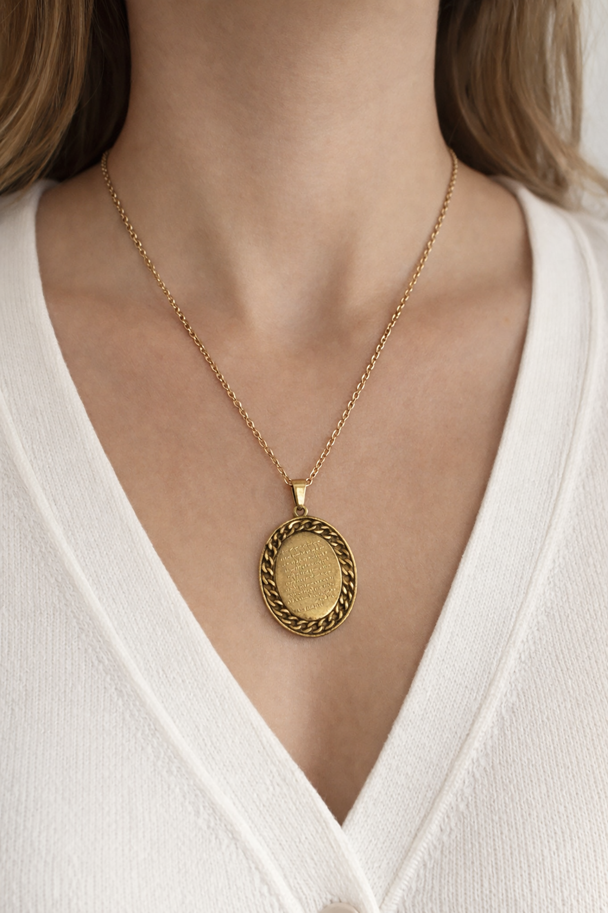 Altın Renk Ayet Yazılı Çelik Kolye