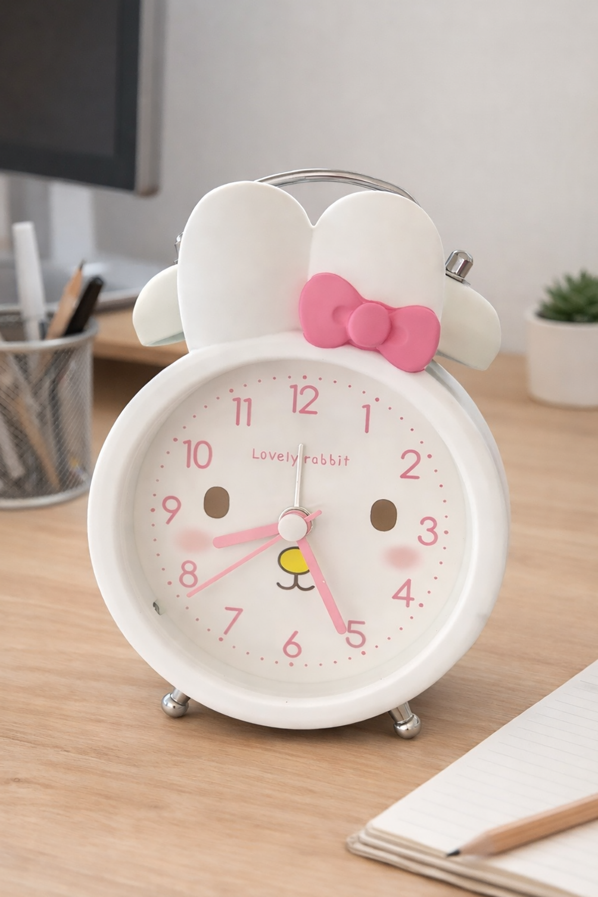 Beyaz Renk Tavşan Figürlü Mini Dekoratif Işıklı Alarmlı Yuvarlak Masa Saati