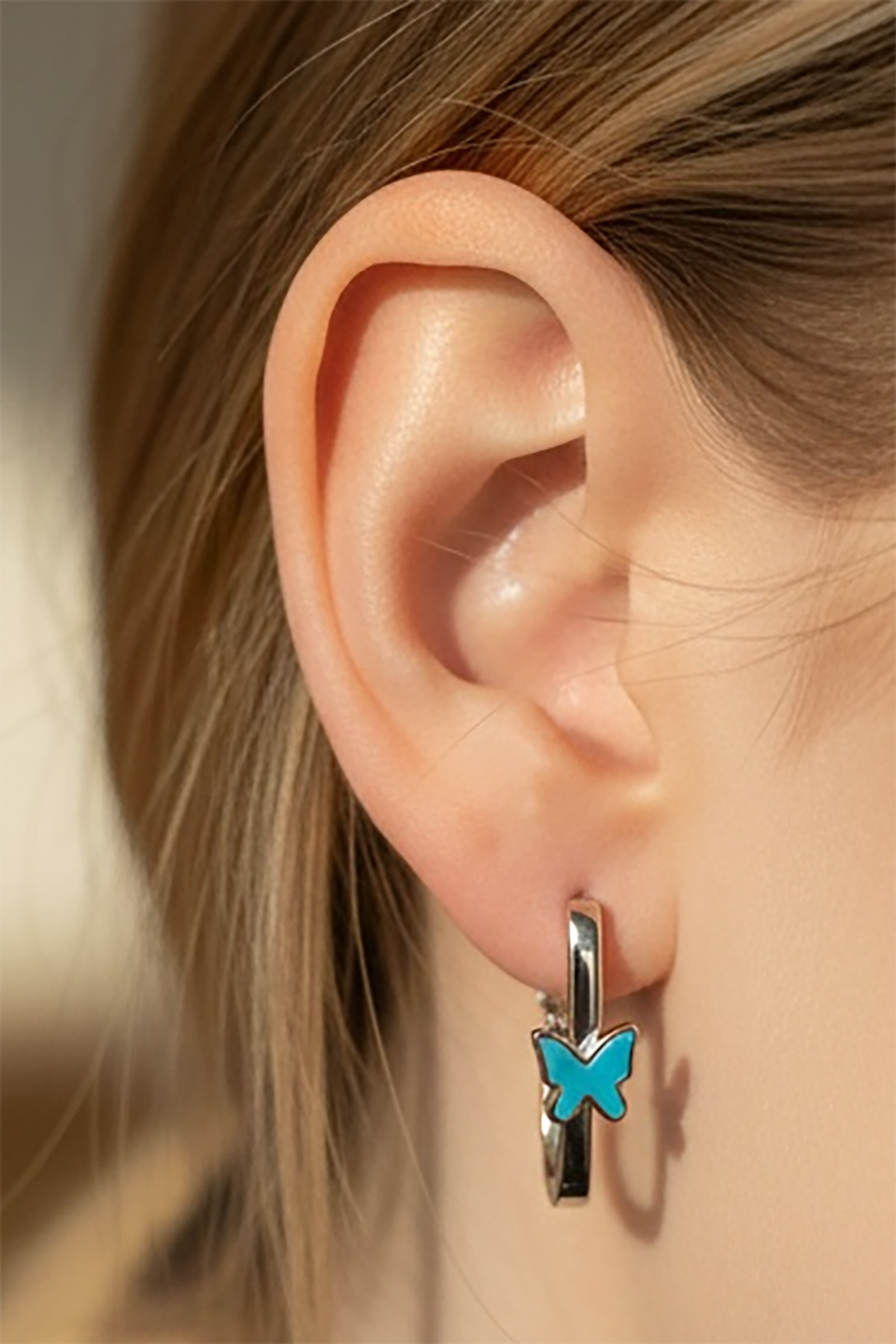 Gümüş Renk Kelebek Figürlü Çelik Küpe (Çift)