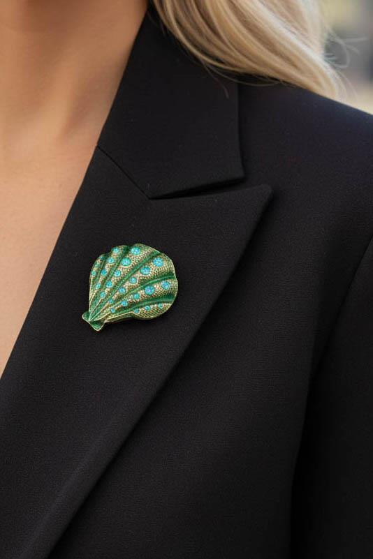 Karışık Renk Deniz Kabuğu Figürlü Taş Detaylı Broş