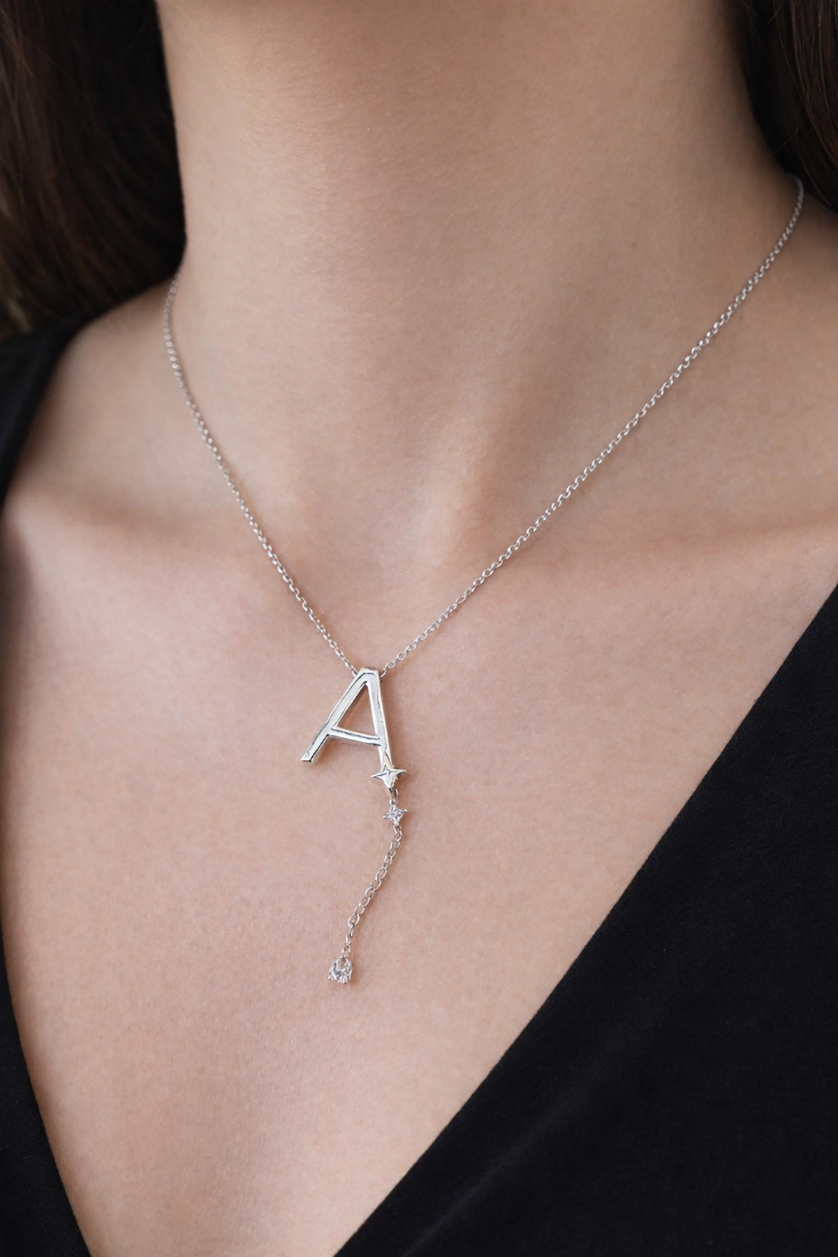 Gümüş Renk A Harfli Taş Detaylı Çelik Kolye