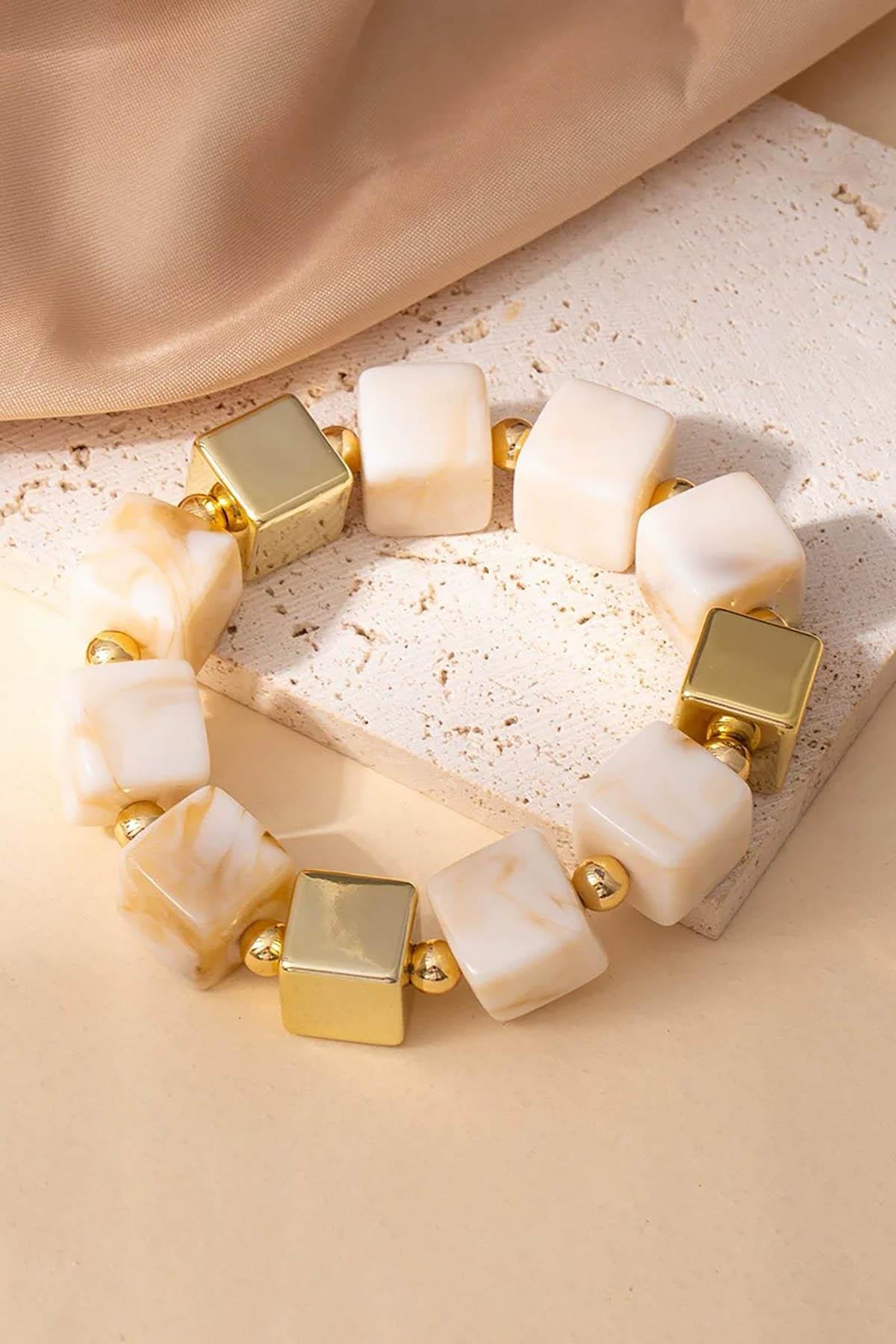 Krem Ve Altın Renk Boncuk Detaylı Bileklik