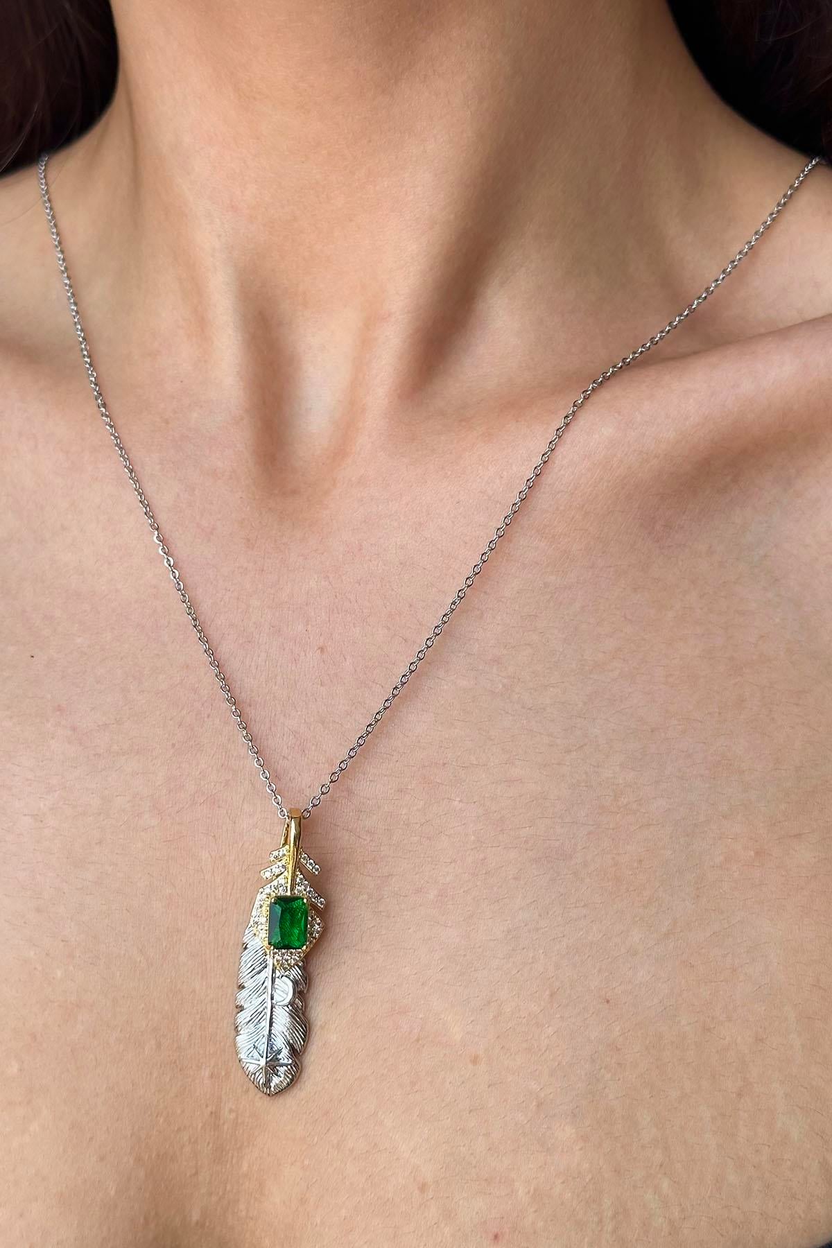 Gümüş Renk Yaprak Figürlü Taş Detaylı Kolye