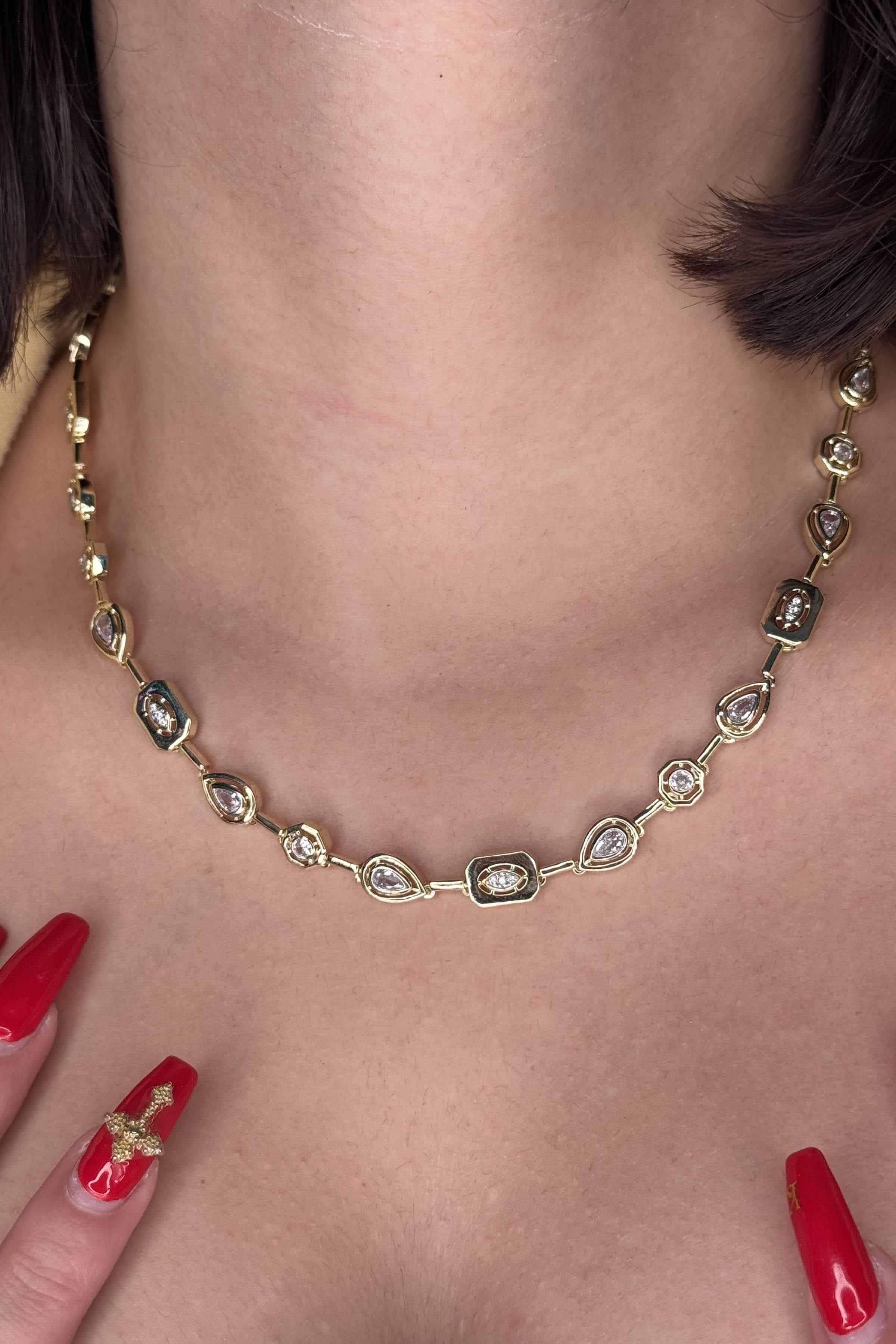 Altın Renk Taş Detaylı 14K Altın Kaplama VİP Kolye