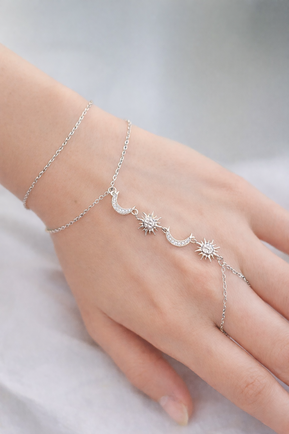 Gümüş Renk Ay Ve Güneş Figürlü Taş Detaylı Çelik Şahmeran