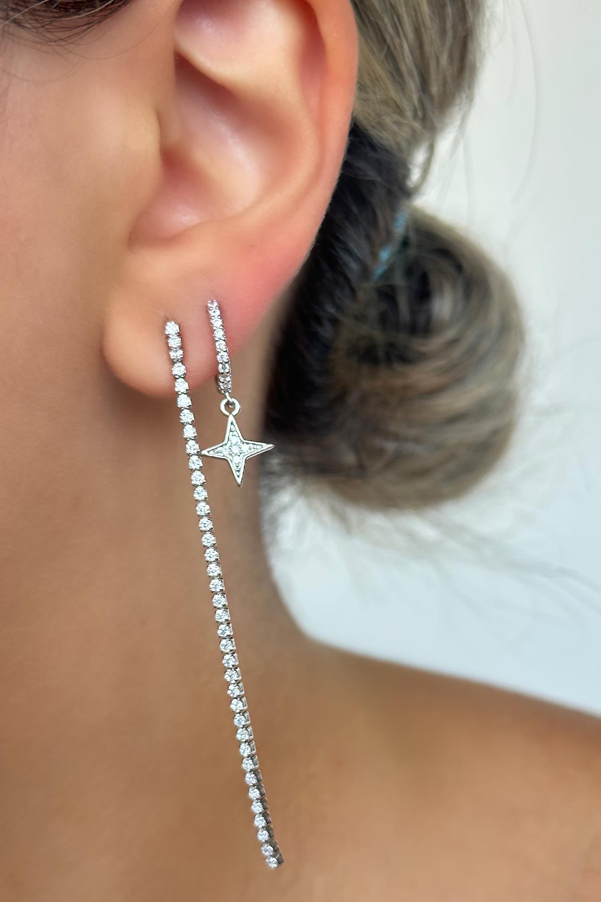 Gümüş Renk Yıldız Figürlü Taş Detaylı Küpe (Çift)