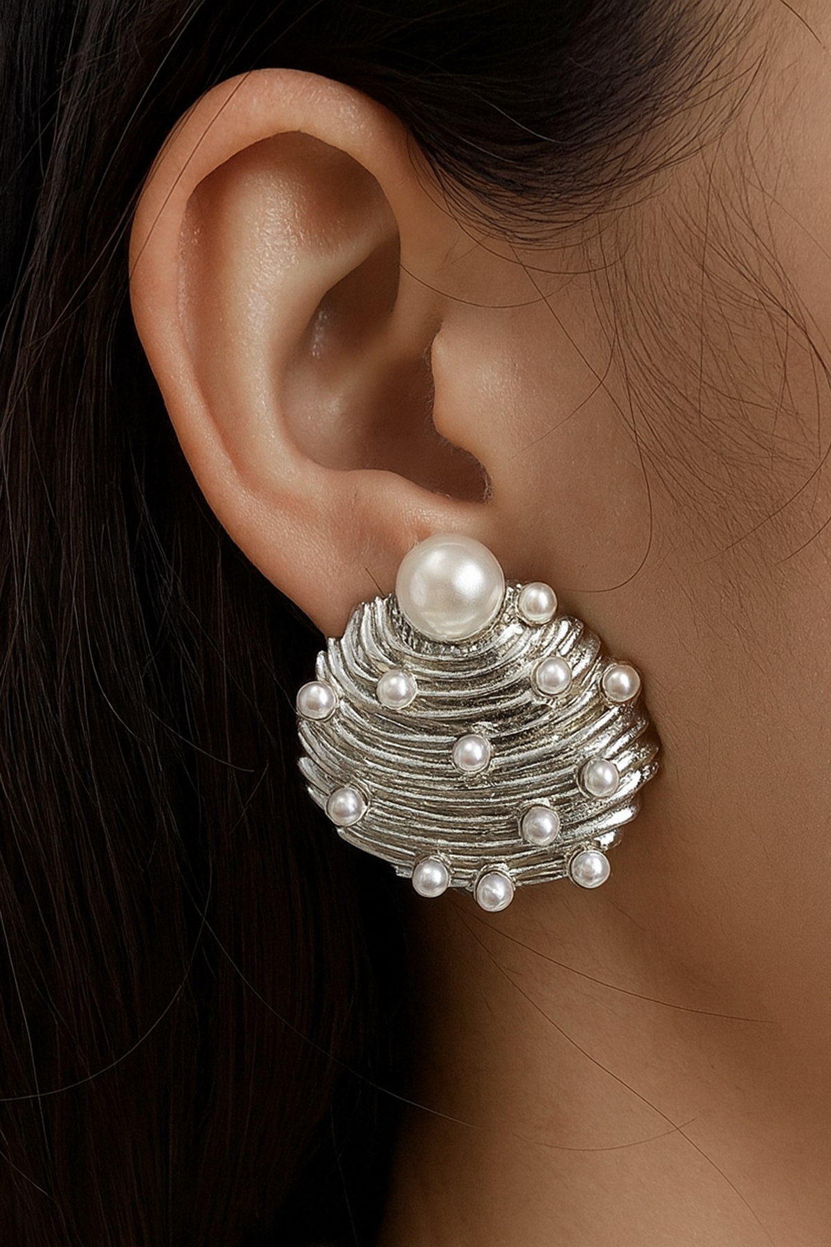 Gümüş Renk Deniz Kabuğu Figürlü İnci Detaylı Küpe (Çift)