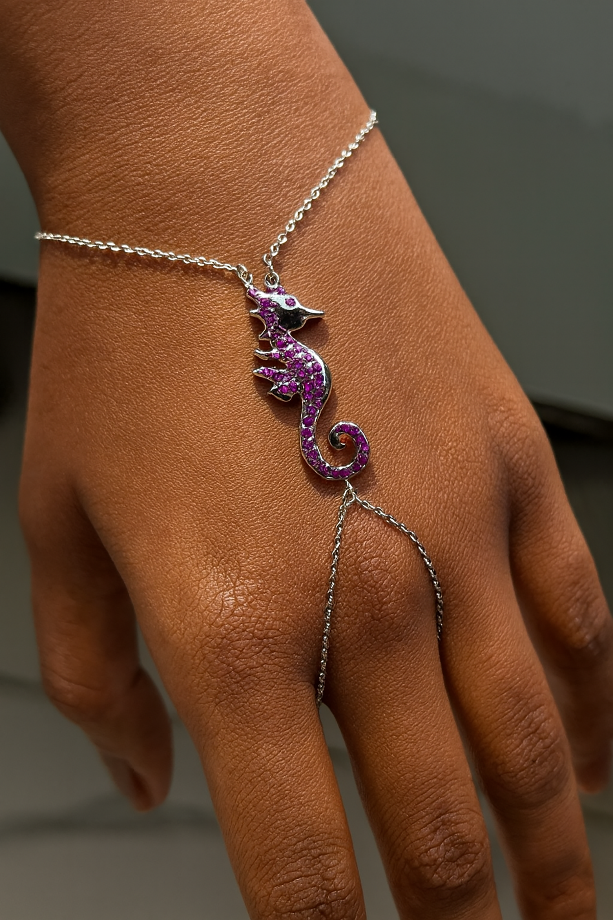 Gümüş Renk Deniz Atı Figürlü 14K Altın Kaplama TX Şahmeran