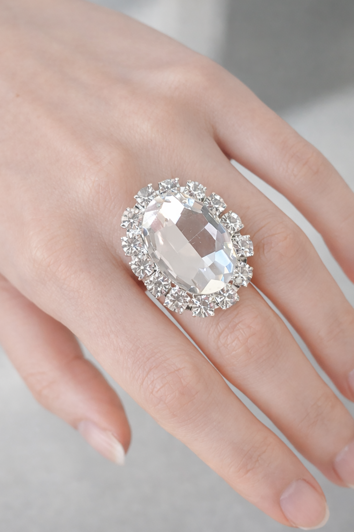 Gümüş Renk Taş Detaylı Tasarım Ayarlanabilir Yüzük