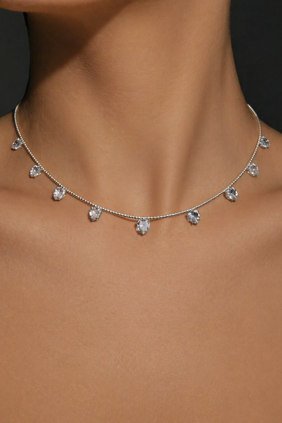 Gümüş Renk Kalp Figürlü Choker Kolye