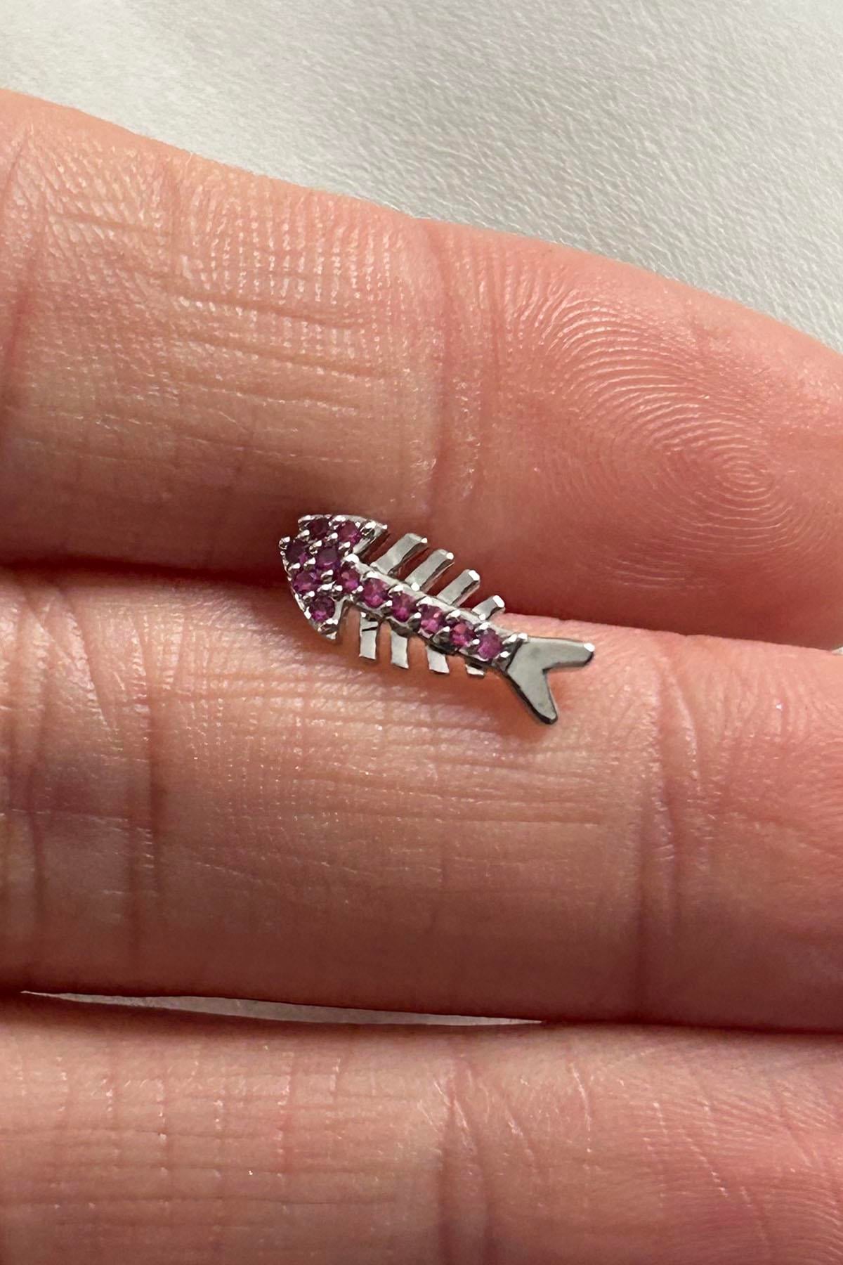 Gümüş Renk Balık Figürlü Taş Detaylı Cerrahi Çelik Tragus/Kıkırdak Küpe/Piercing (Tek)