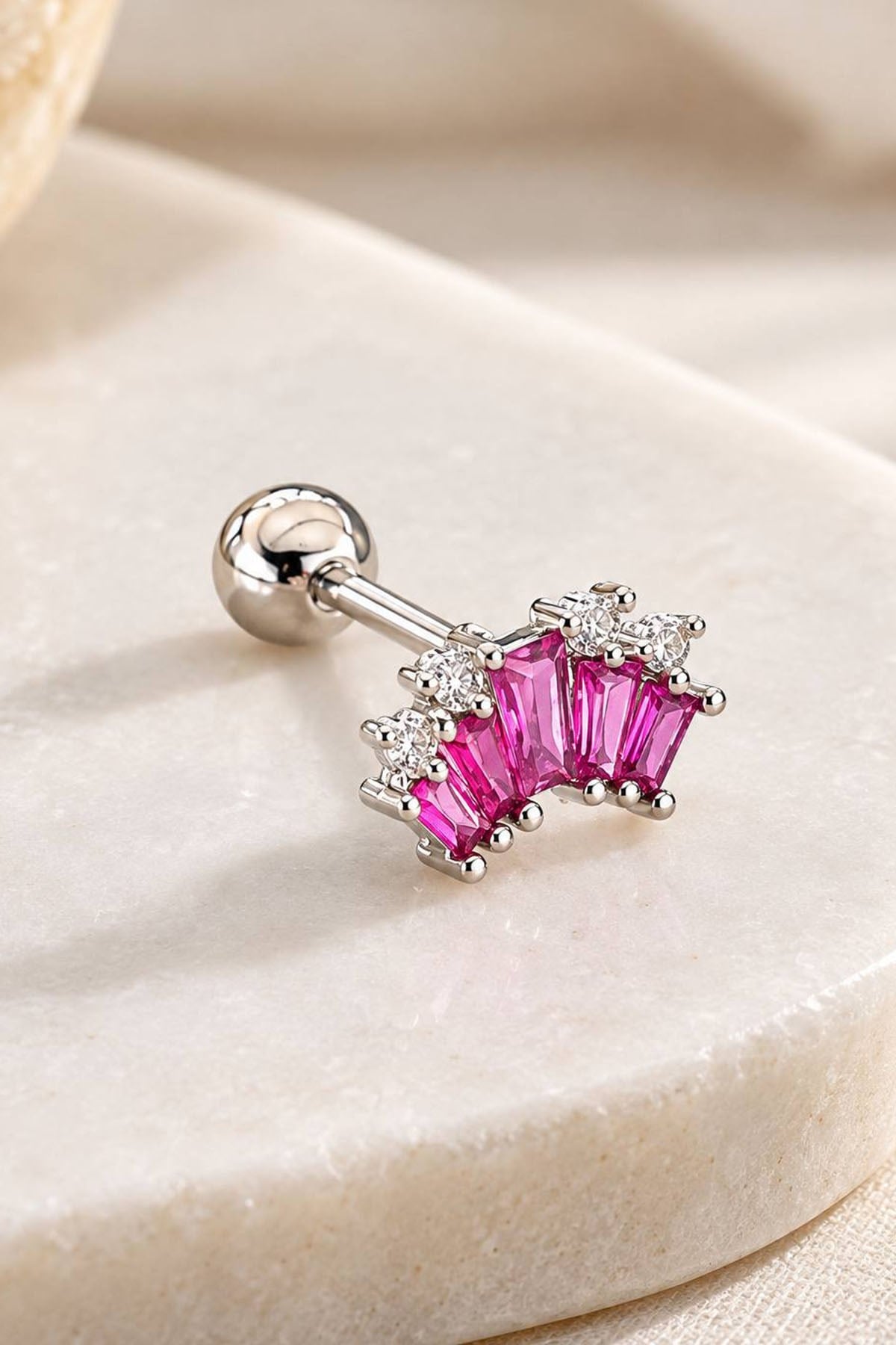 Gümüş Renk Taşlı Cerrahi Çelik Tragus/Kıkırdak Küpe/Piercing (Tek)