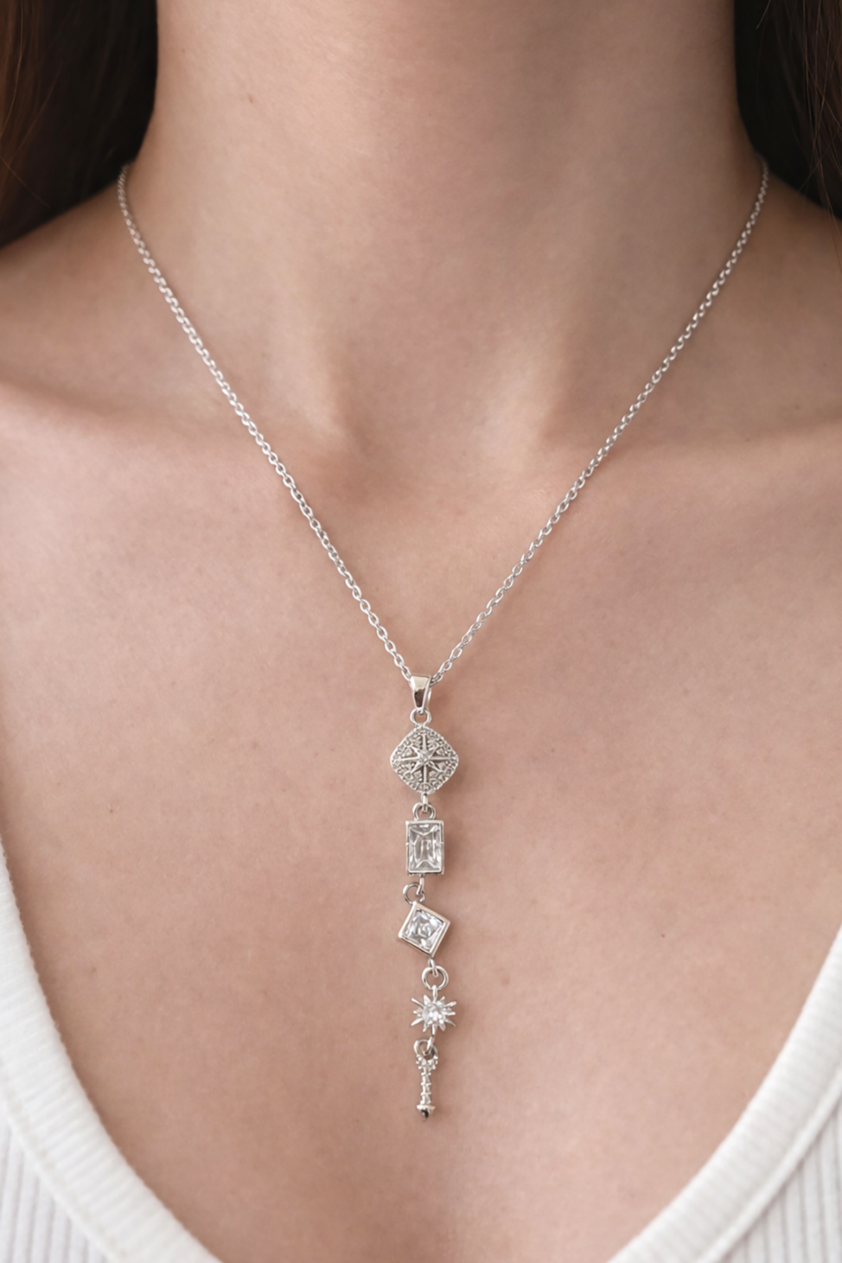 Gümüş Renk Taş Detaylı Y Kolye