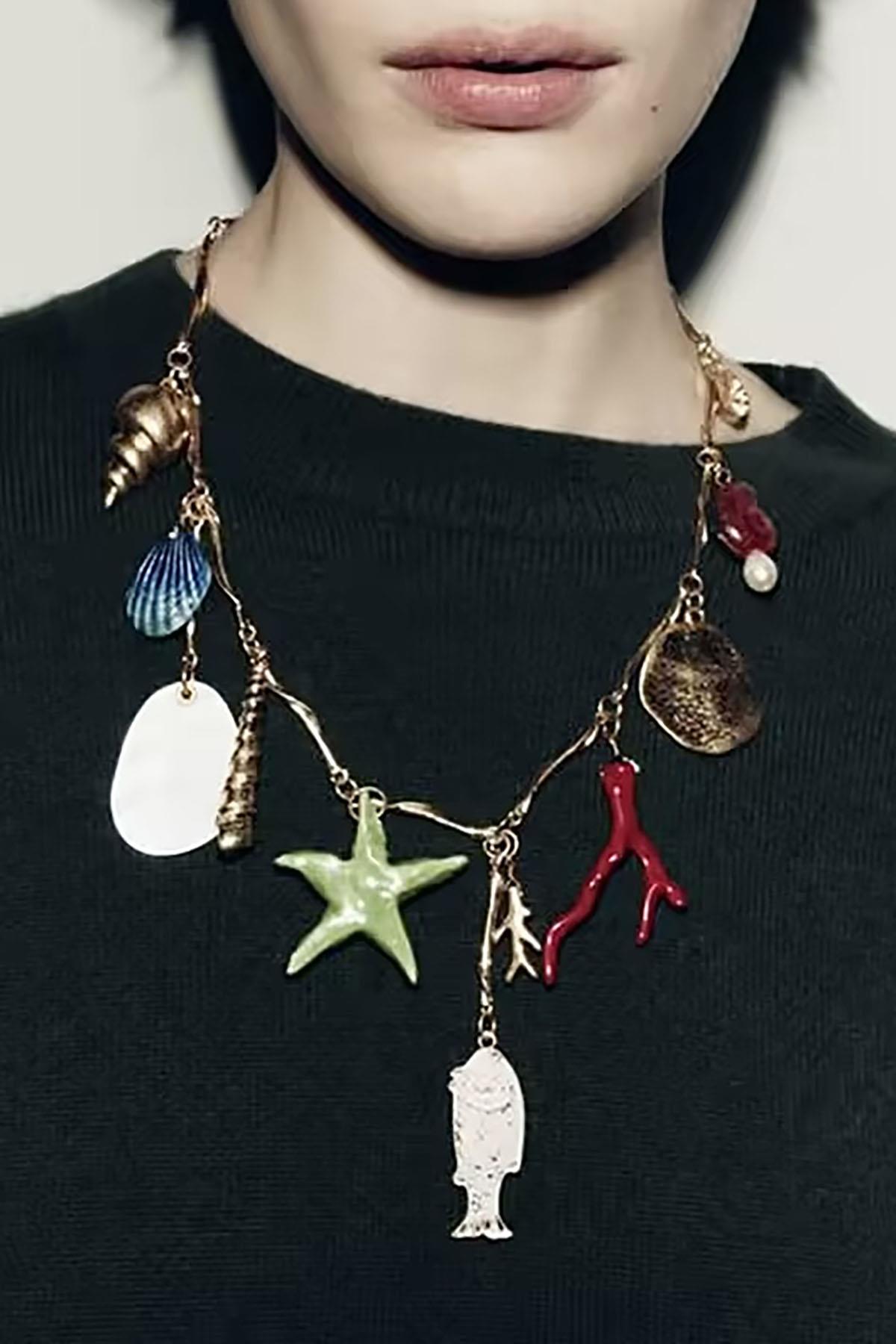 Altın Renk Karışık Figürlü Tasarım Kolye