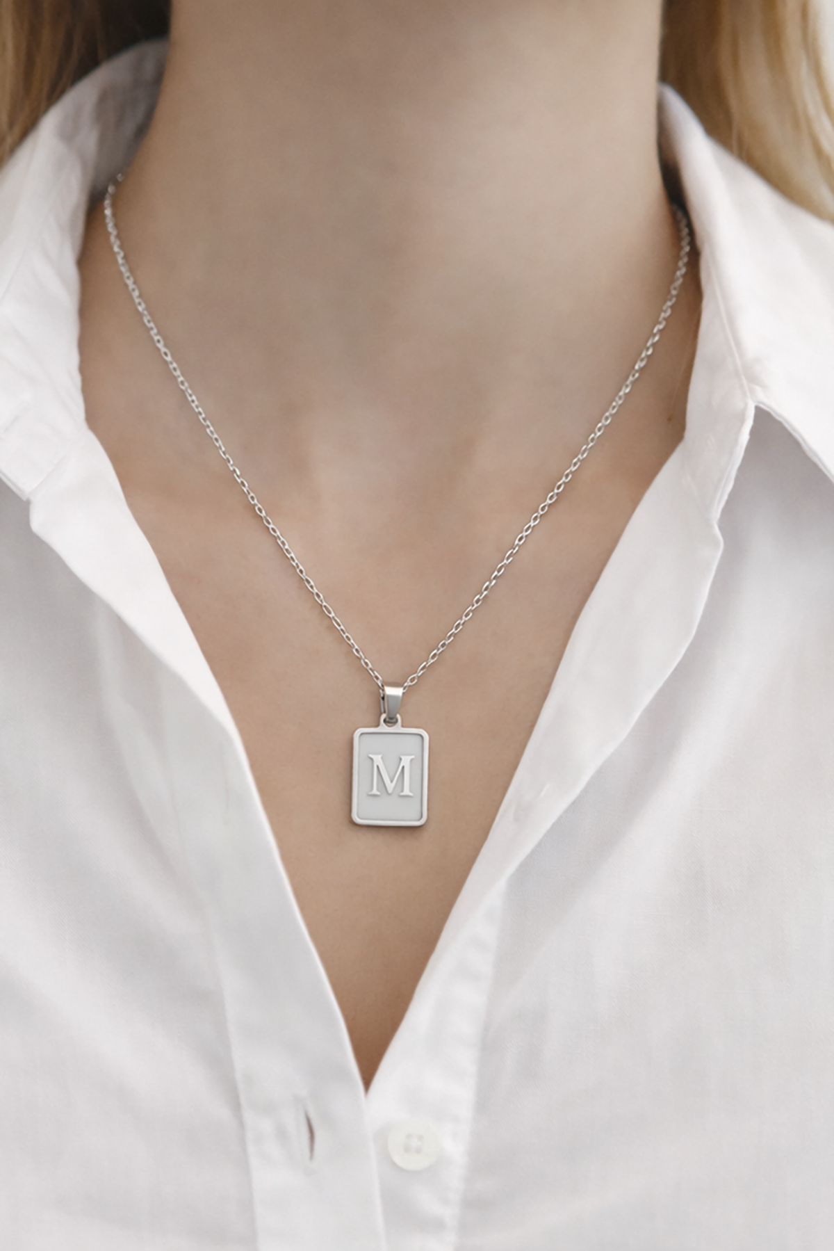 Gümüş Renk M Harf Çelik Kolye