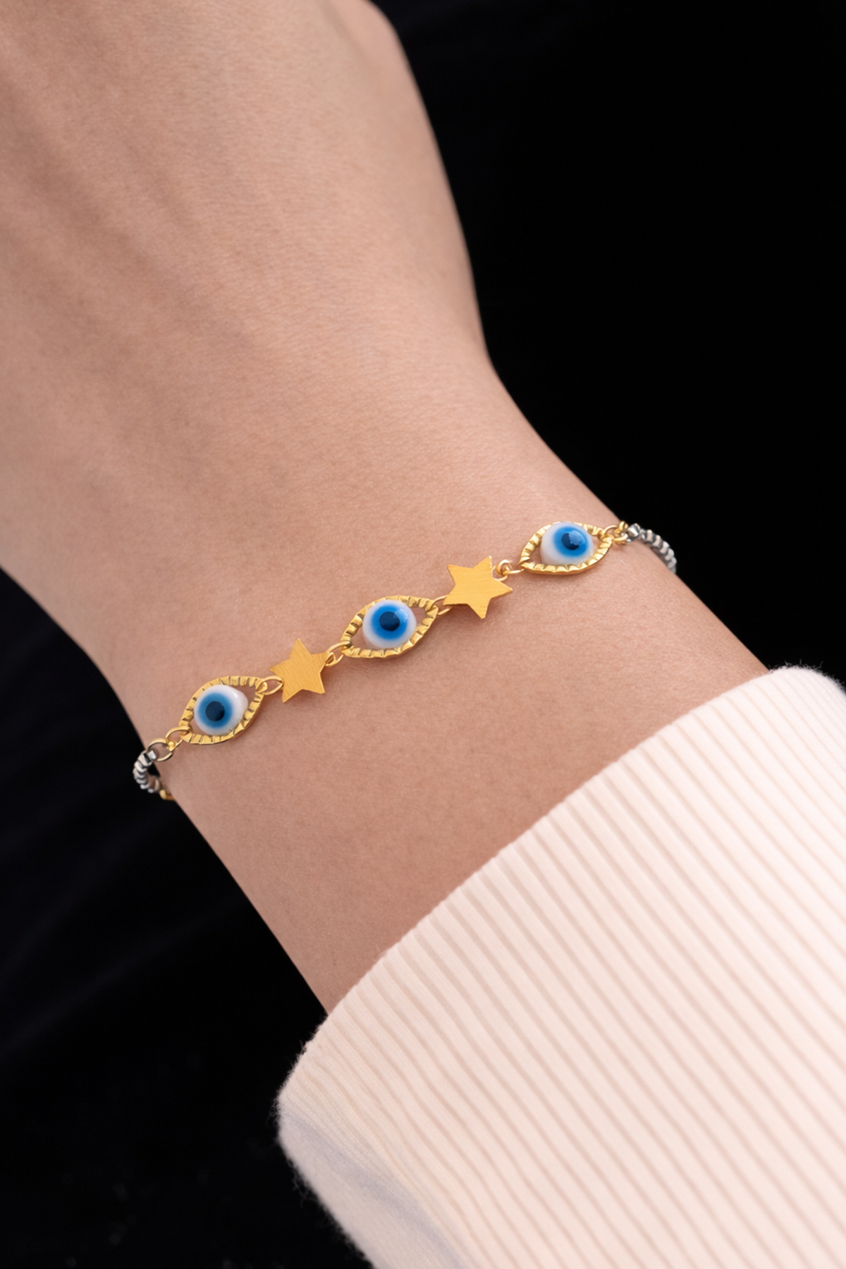 Altın Renk Göz Figürlü Yıldız Detaylı Çelik Bileklik 