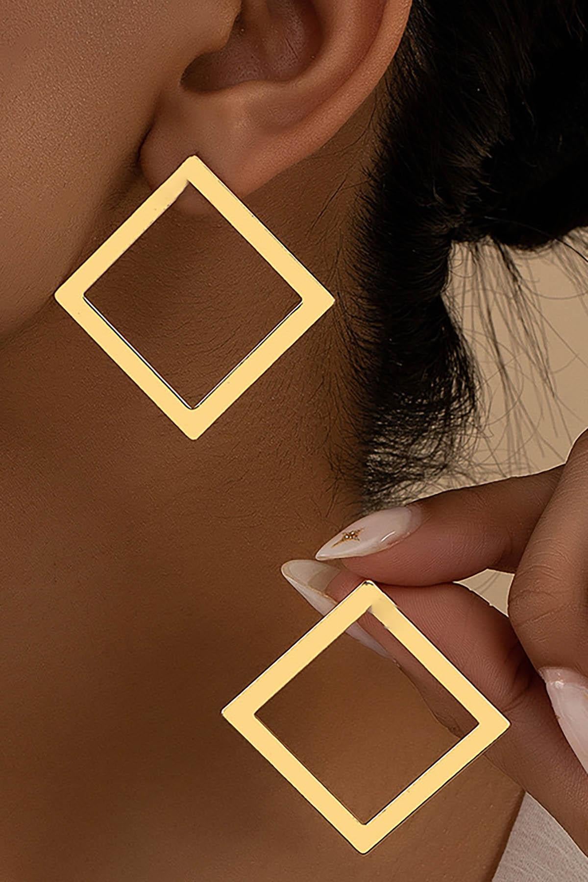 Altın Renk Kare Figürlü Çelik Küpe (Çift)