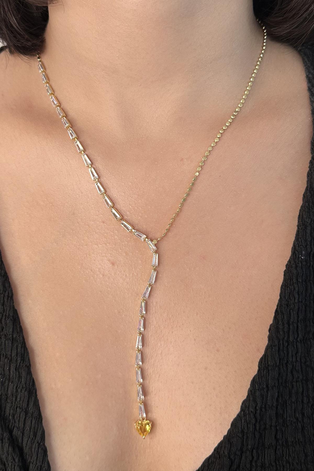 Altın Renk Taş Detaylı Çelik Y Kolye