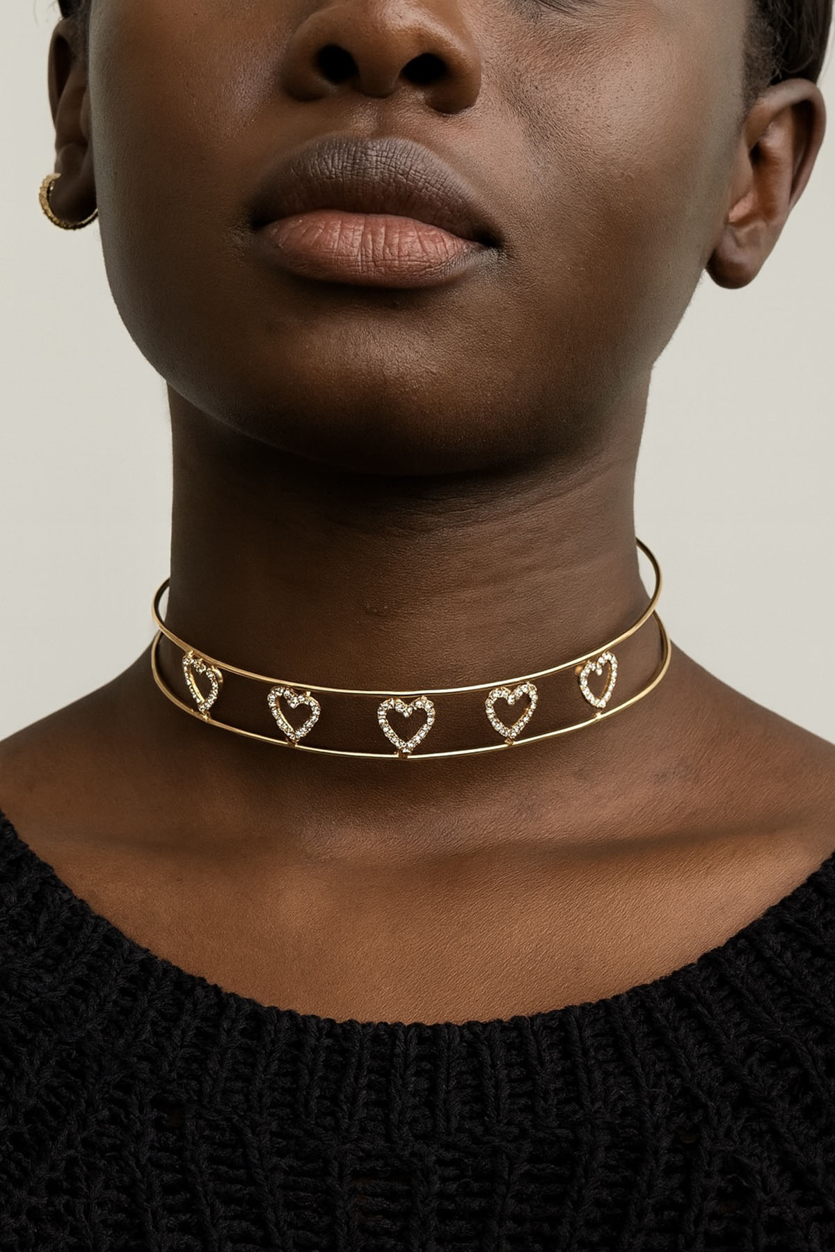 Altın Renk Kalp Figürlü Taş Detaylı Choker Kolye