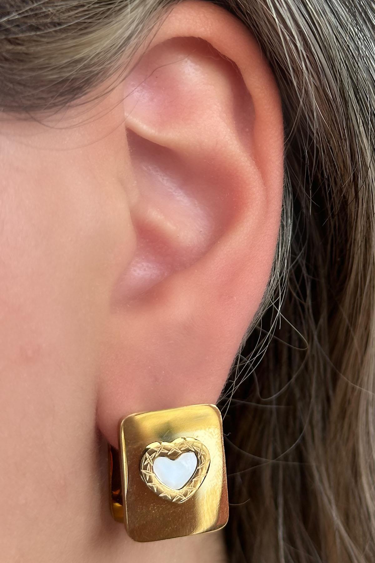 Altın Renk Kalp Detaylı Çelik Küpe (Çift)