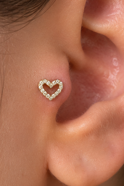 Altın Renk Kalp Figürlü Taşlı Cerrahi Çelik Tragus/Kıkırdak Küpe/Piercing (Tek)