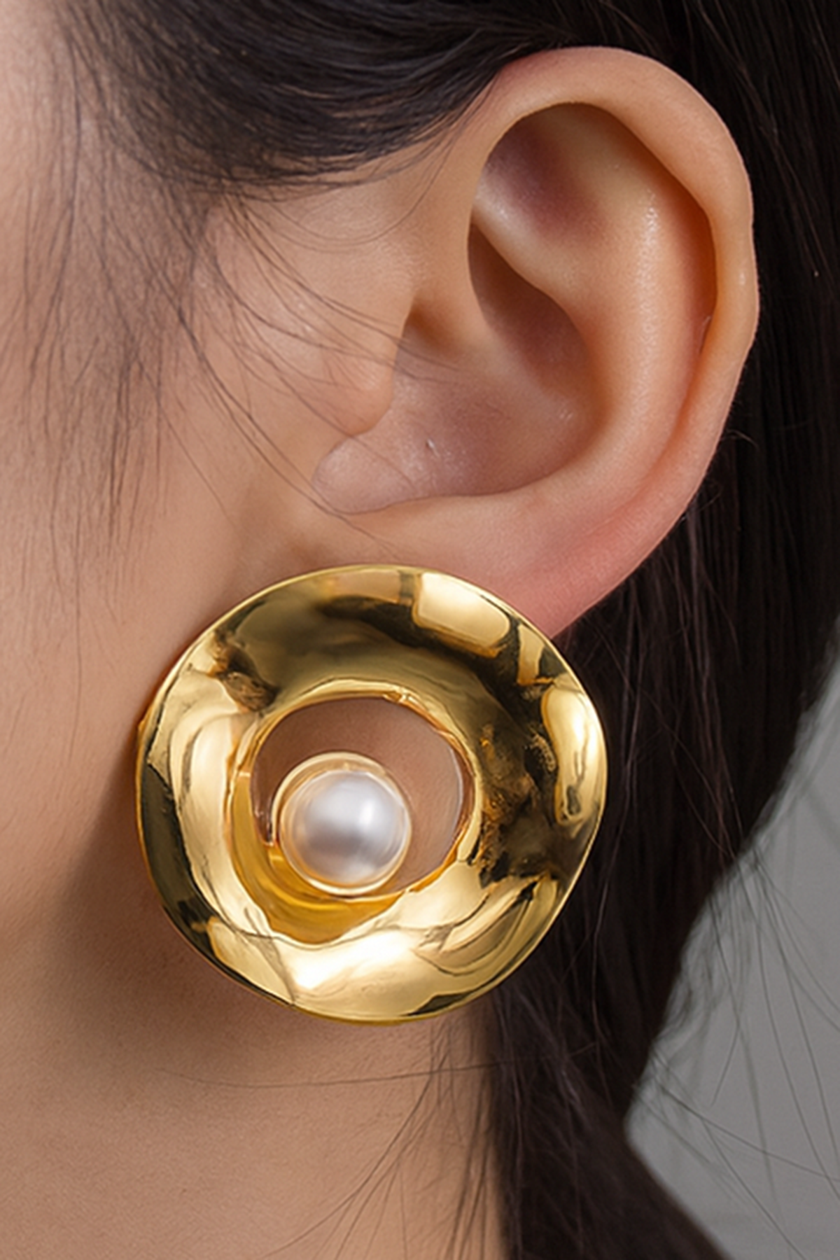 Altın Renk İnci Detaylı Küpe (Çift)