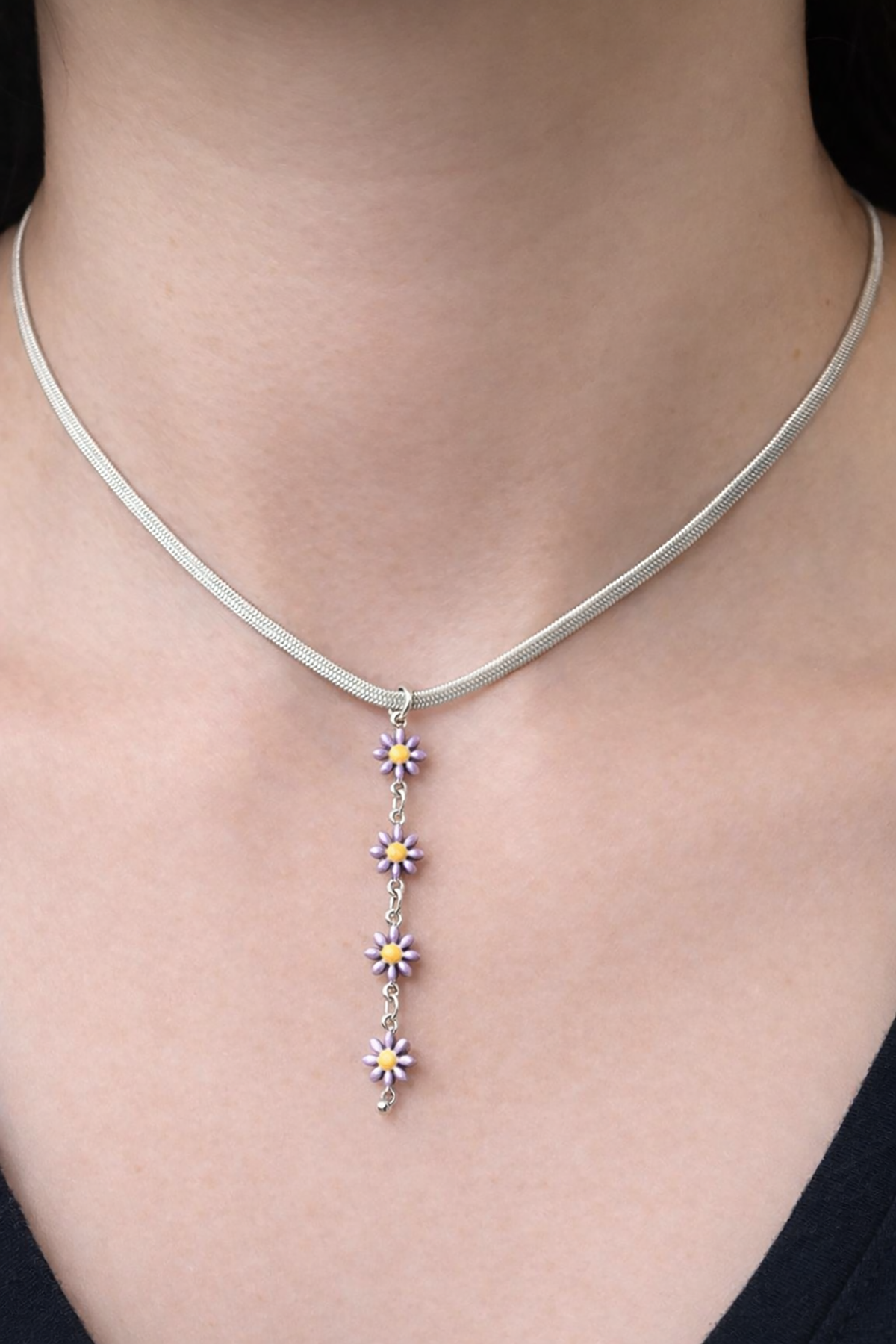 Gümüş Renk Papatya Figürlü İtalyan Zincir Detaylı Çelik Kolye