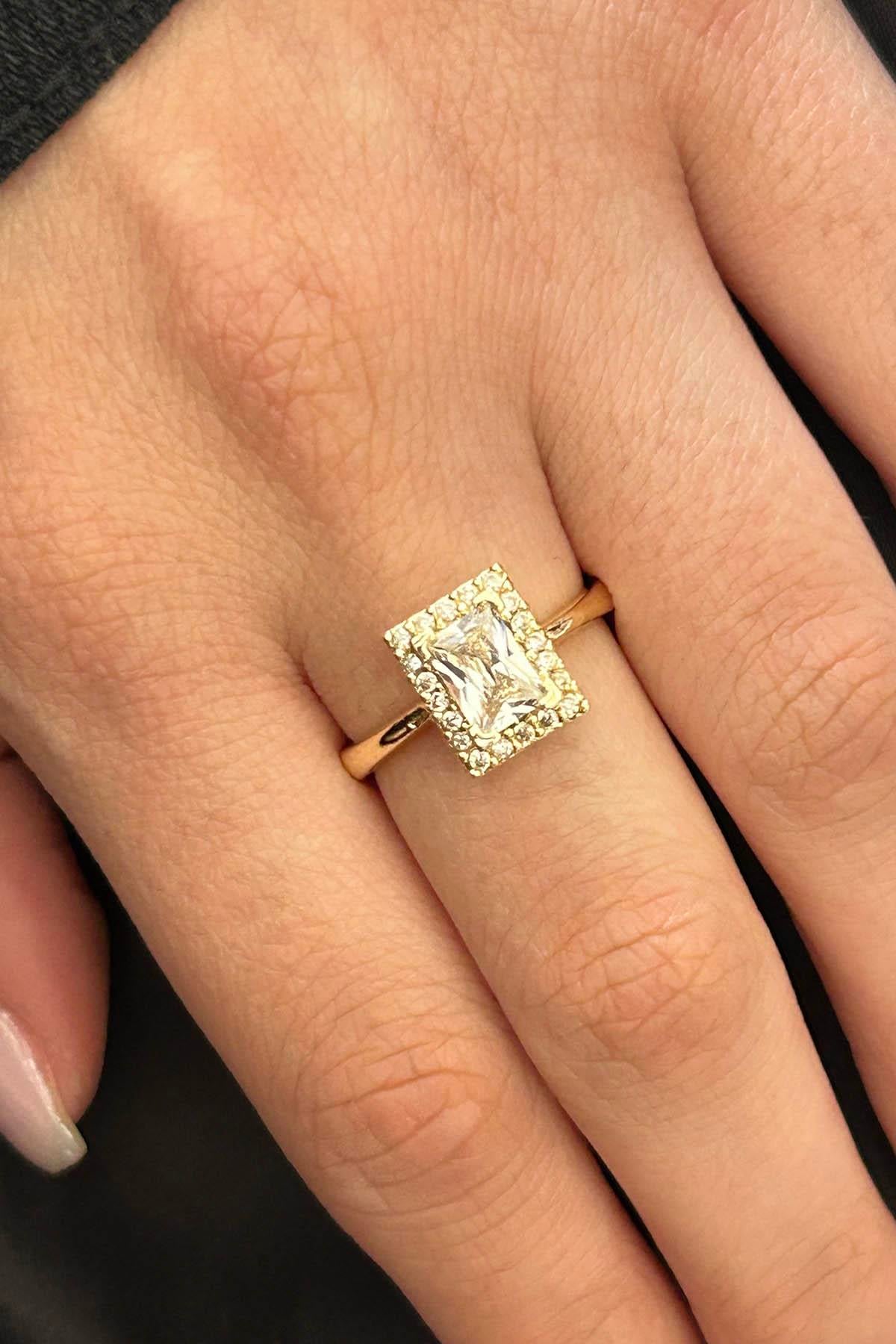 Altın Renk Taş Detaylı Ayarlanabilir Yüzük