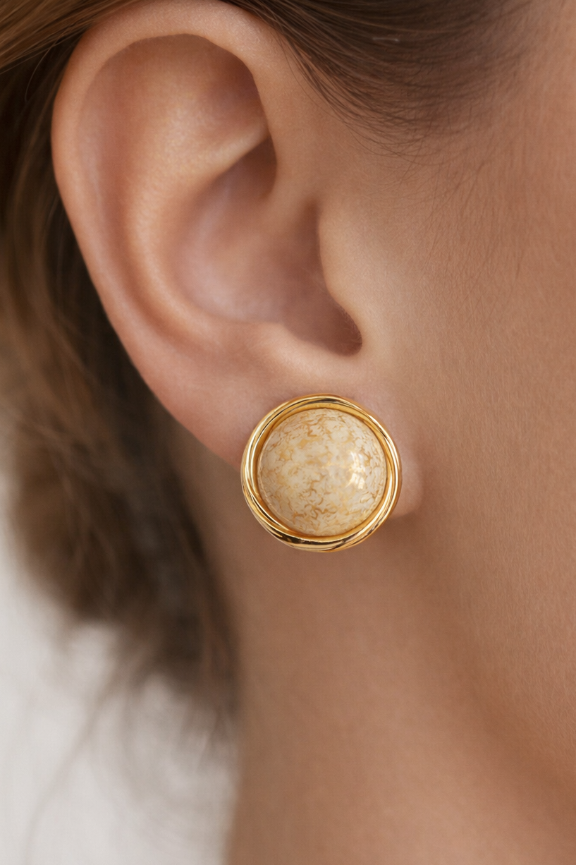 Altın Renk Krem Mineli Küpe (Çift)