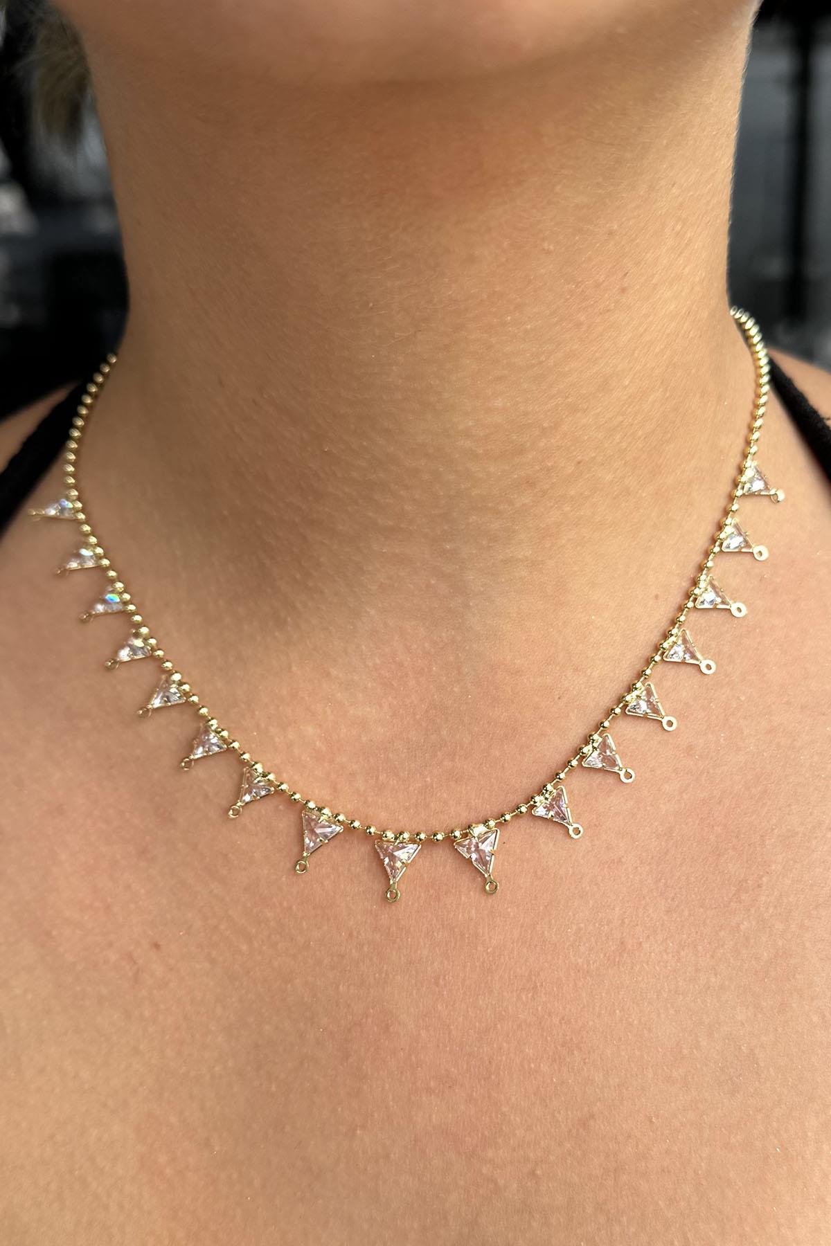 Altın Renk Taş Detaylı Kolye