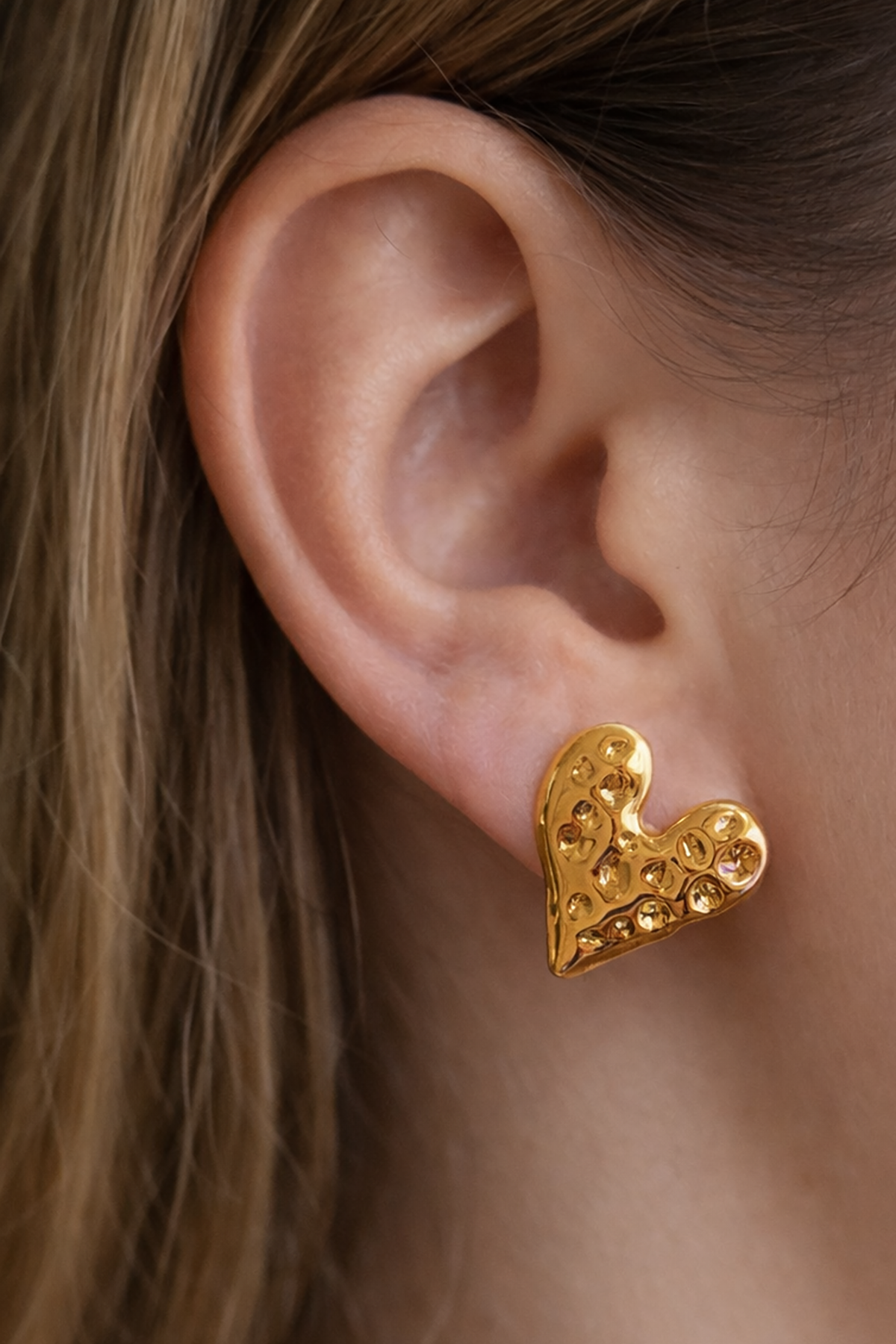 Altın Renk Kalp Figürlü Çelik Küpe (Çift)