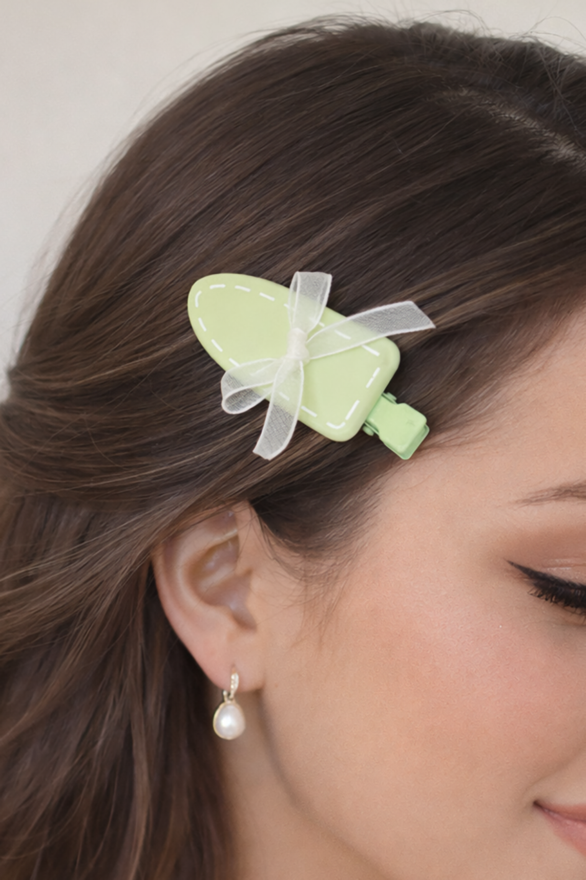 Yeşil Renk Kurdele Detaylı Yan Toka