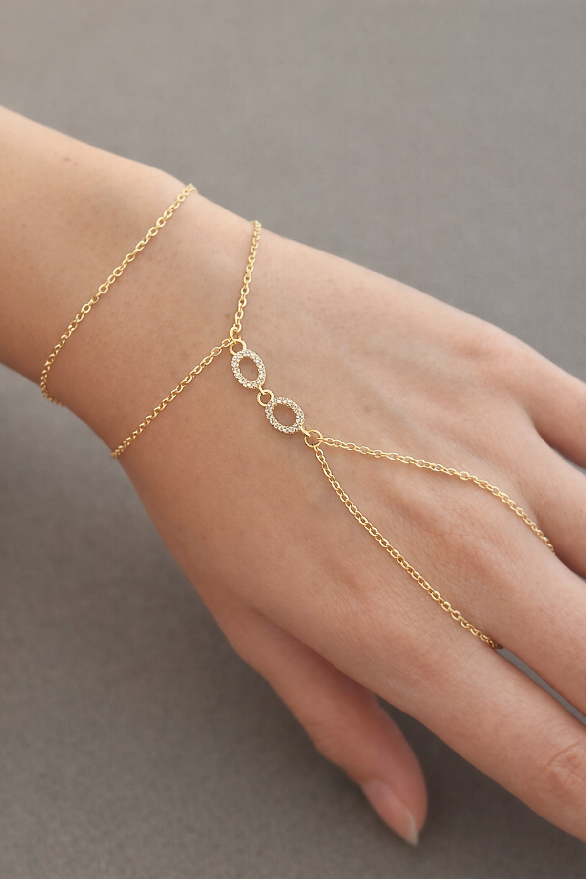 Altın Renk Taş Detaylı Çelik Şahmeran