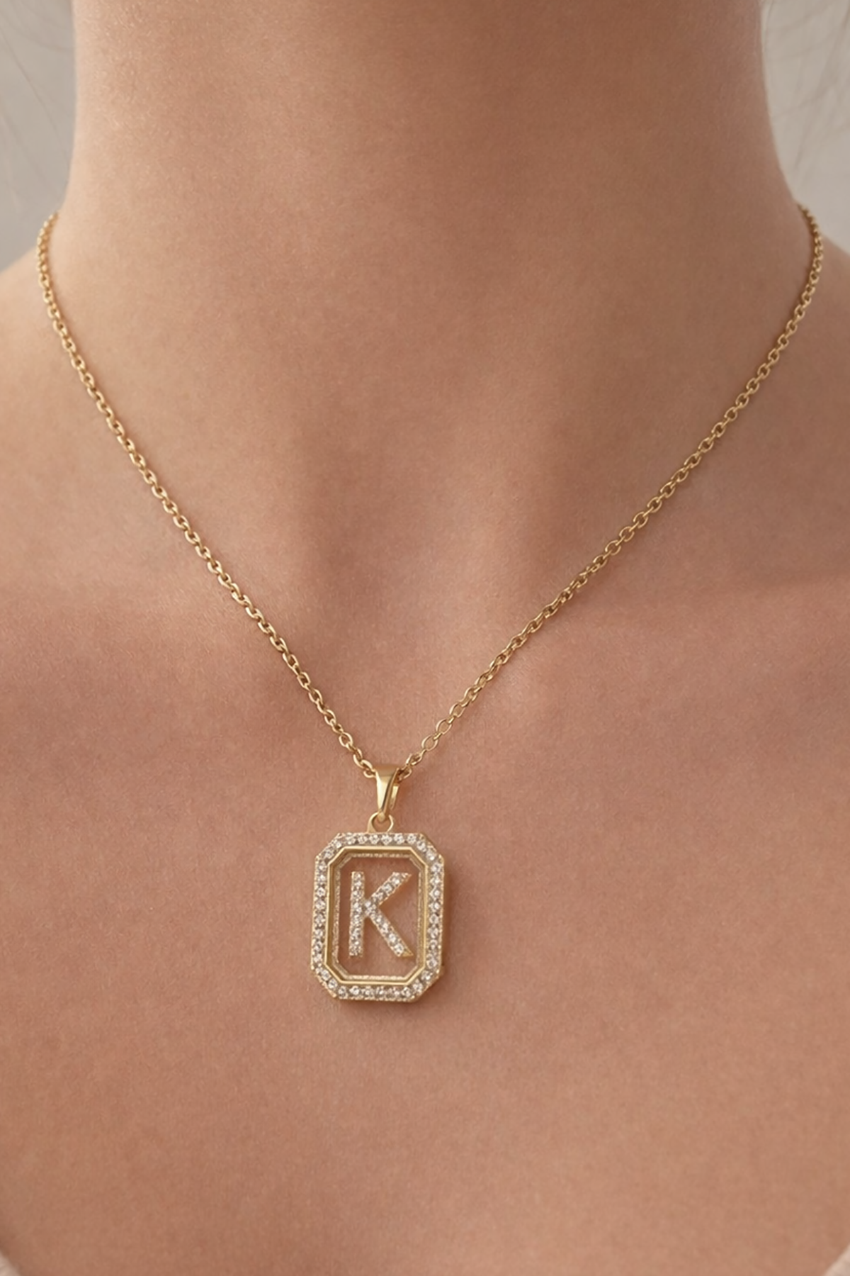 Altın Renk K Harf Taş Detaylı Çelik Kolye