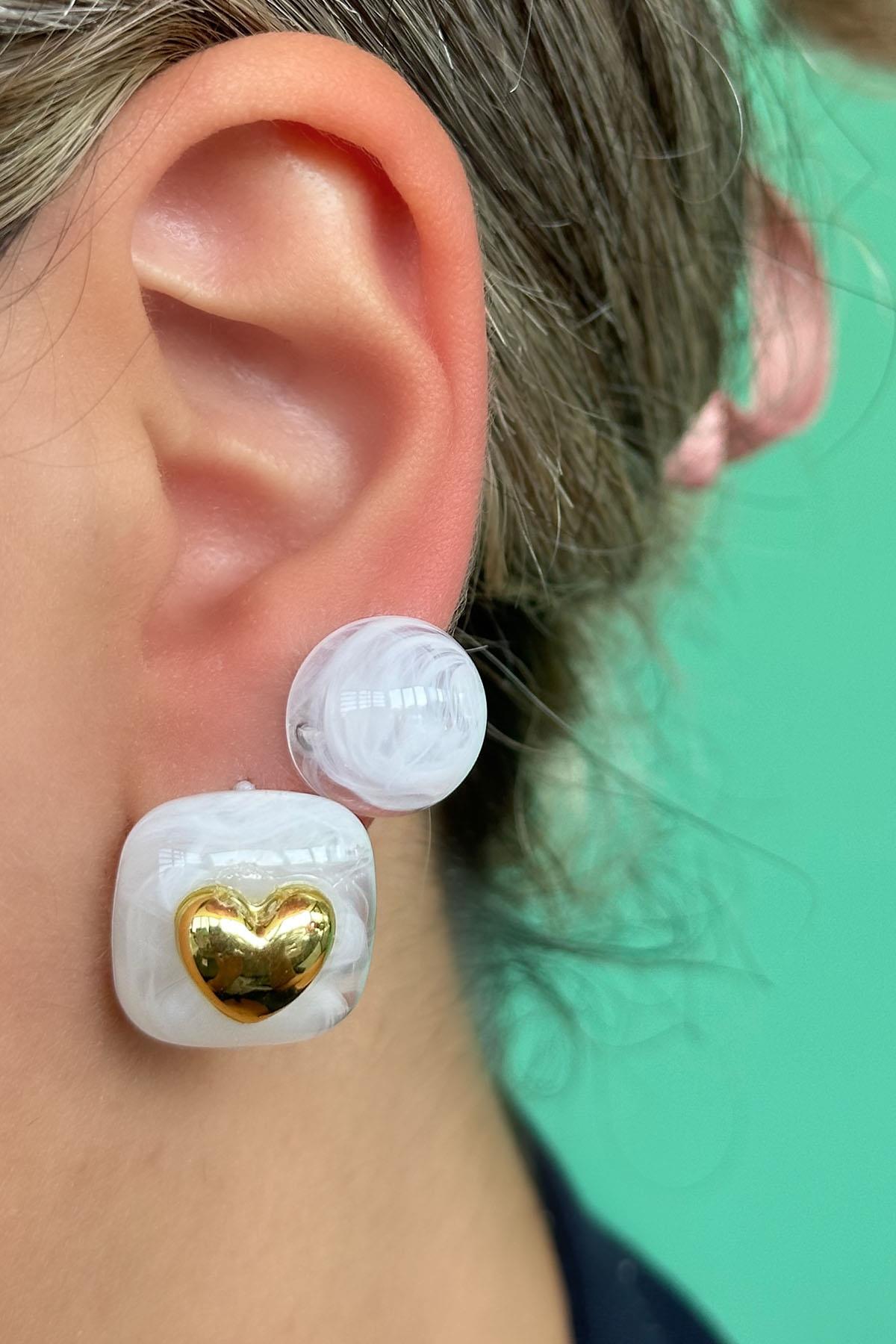 Altın Ve Beyaz Renk Kalp Figürlü Küpe Set