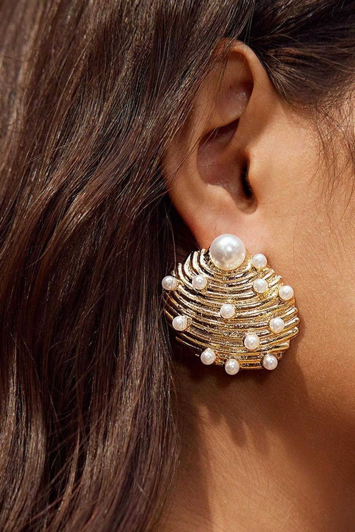 Altın Renk Deniz Kabuğu Figürlü İnci Detaylı Küpe (Çift)