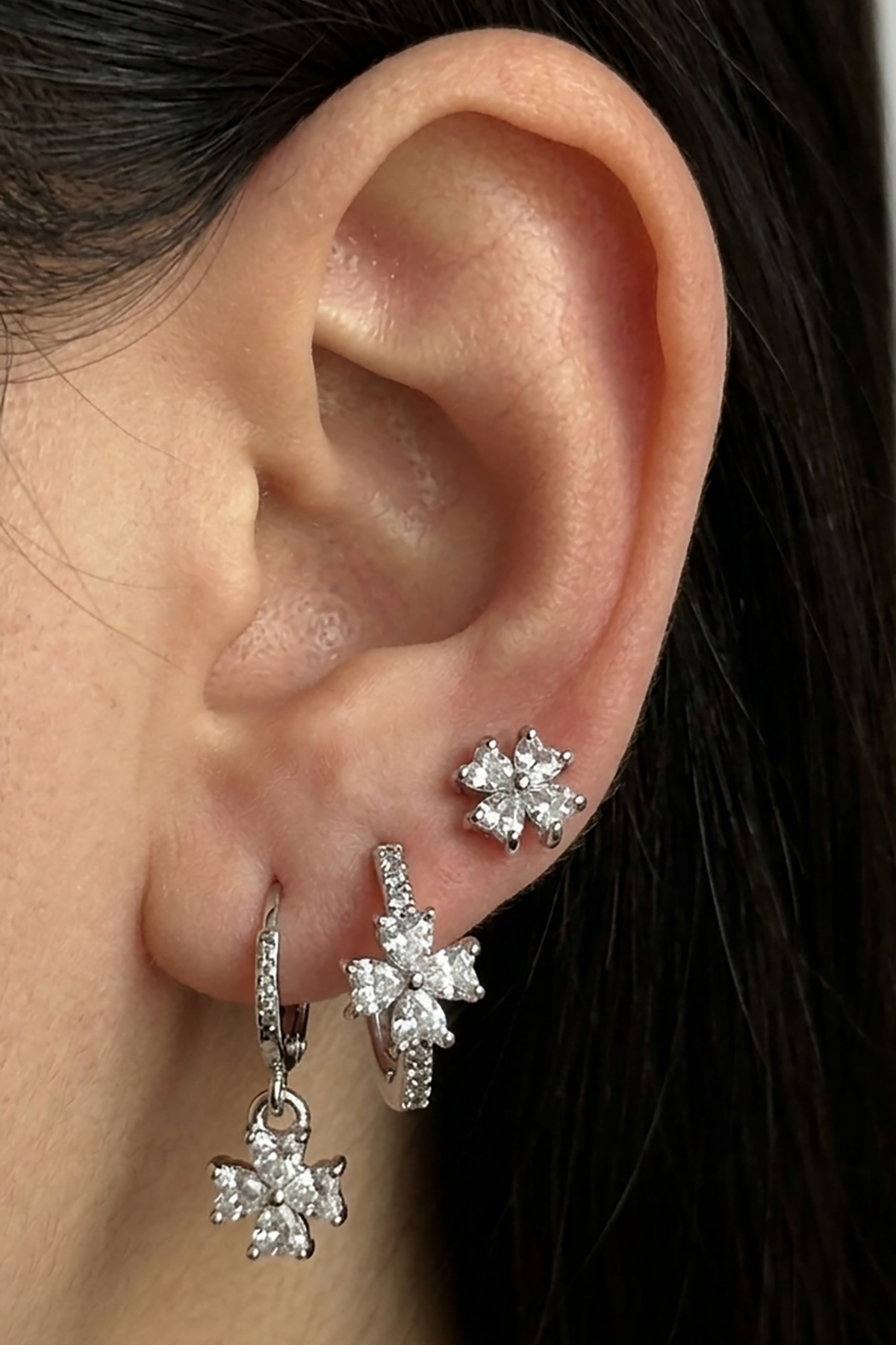 Gümüş Renk Çiçek Figürlü Taş Detaylı 3'lü YSX Küpe 